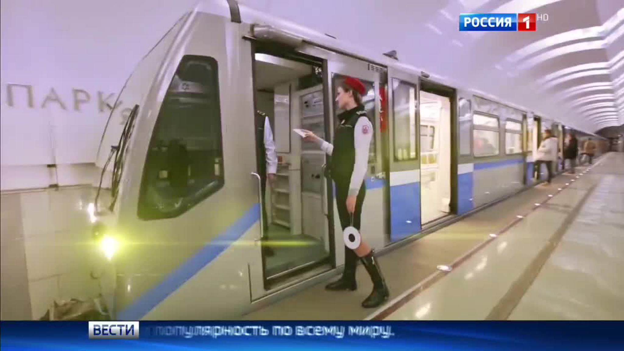 Работники московского метро устроили флешмоб Mannequin challenge