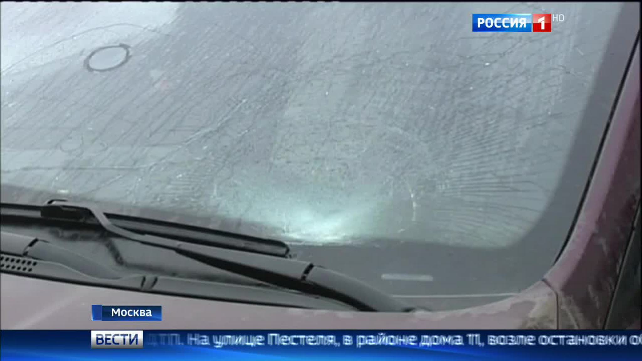 На северо-востоке Москвы автомобиль сбил женщину на тротуаре