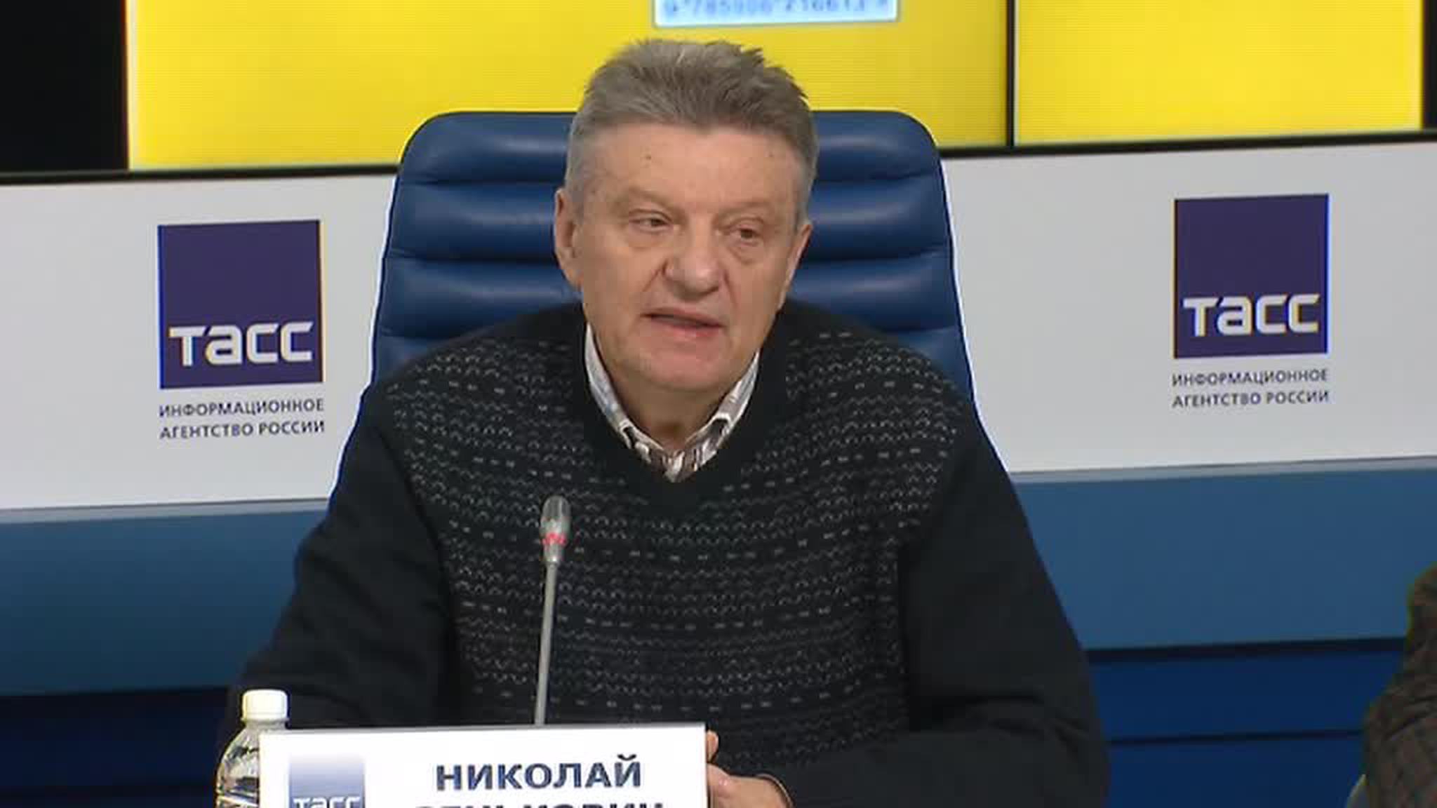 Российский писатель Зенькович представил книгу о Назарбаеве