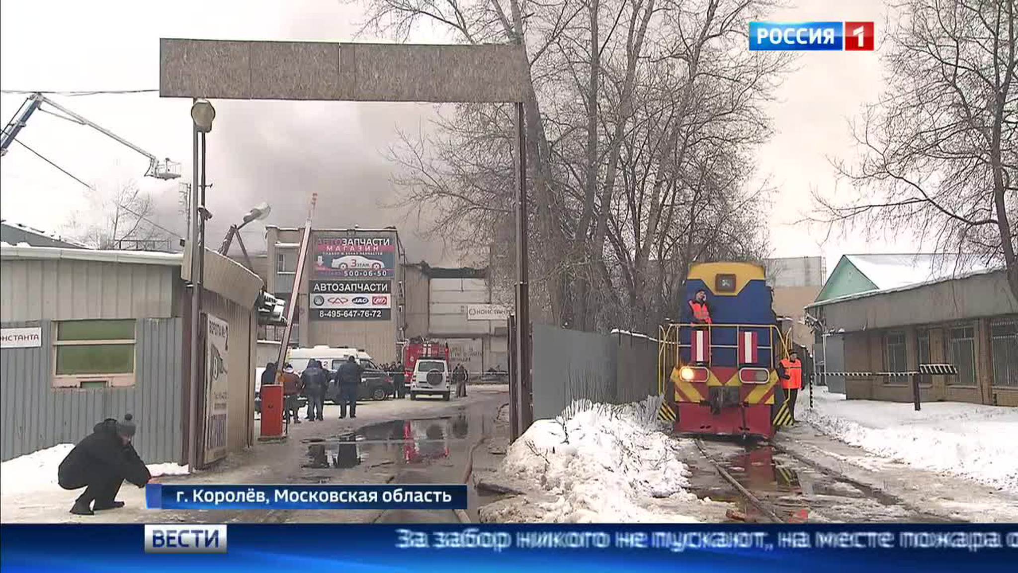 Полторы тысячи метров огня: в Королеве до сих пор тушат мебельный склад