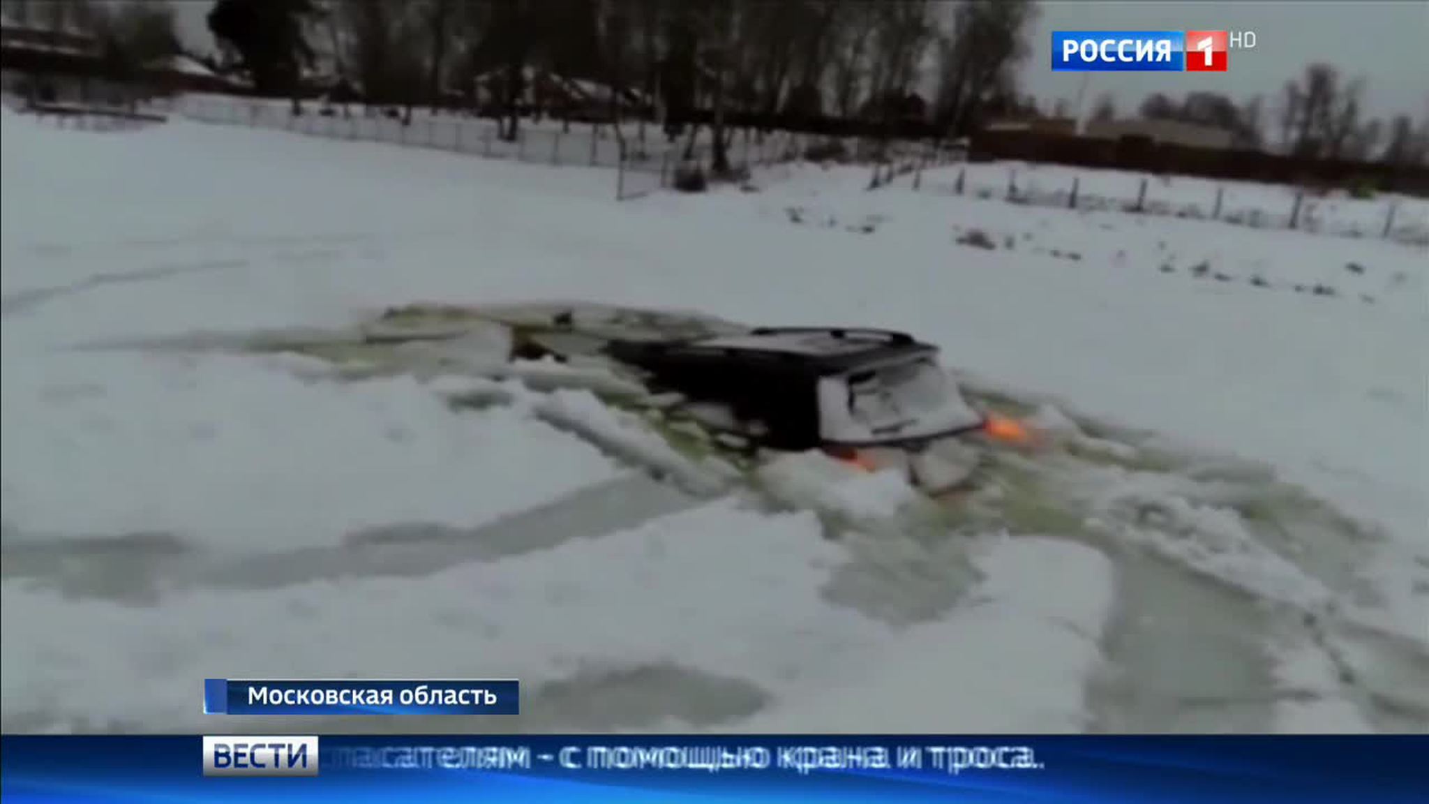 Московский водитель утопил свой внедорожник в озере