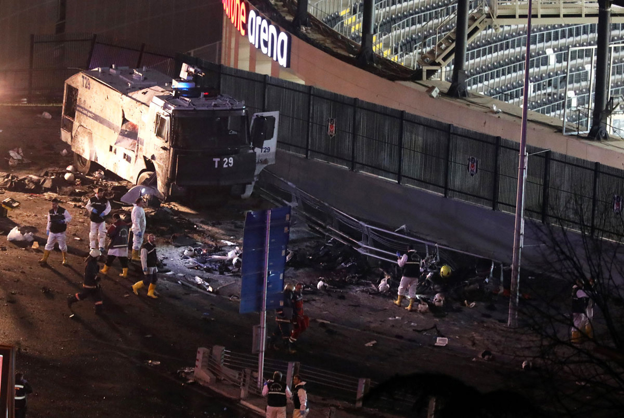 Теракт в Стамбуле: погибли не менее 15 человек