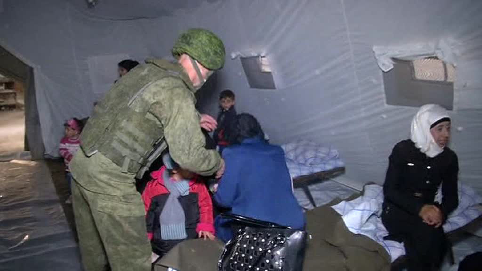 За сутки из Алеппо вывели более 13 тысяч жителей
