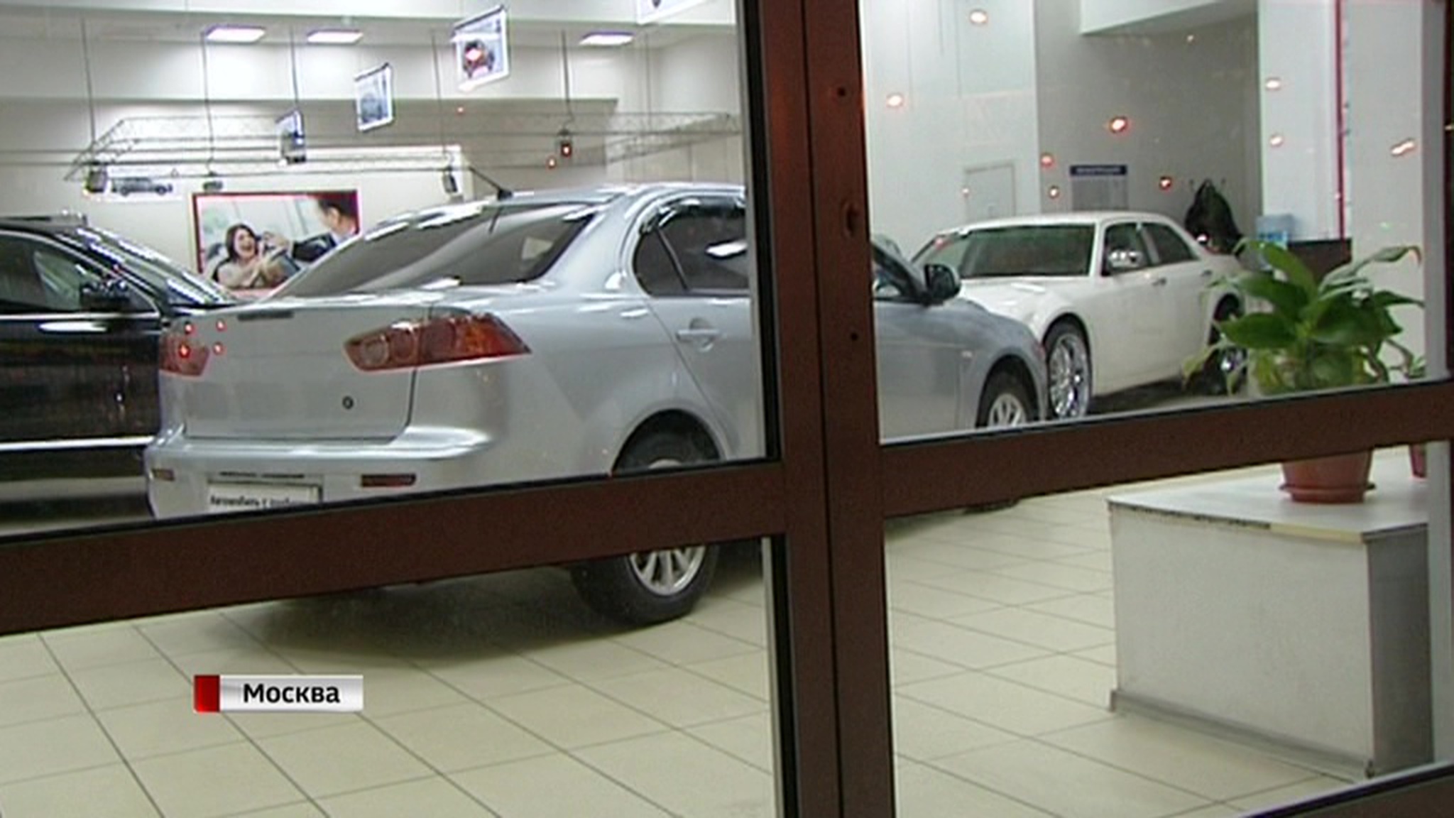 Автосалоны подменяют договоры и заставляют переплачивать