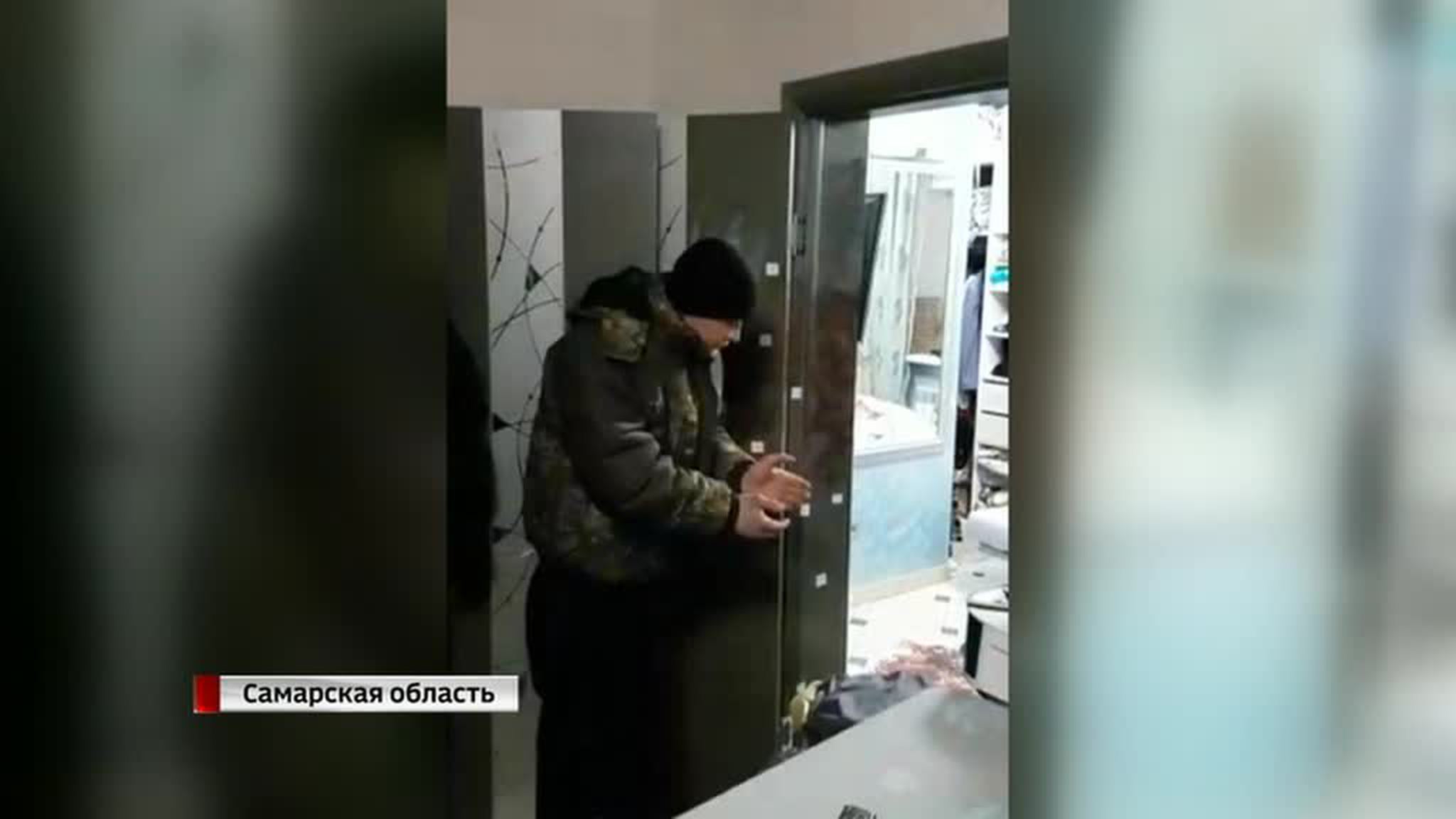Нападение на семью полицейского с топорами: подозреваемые пойманы