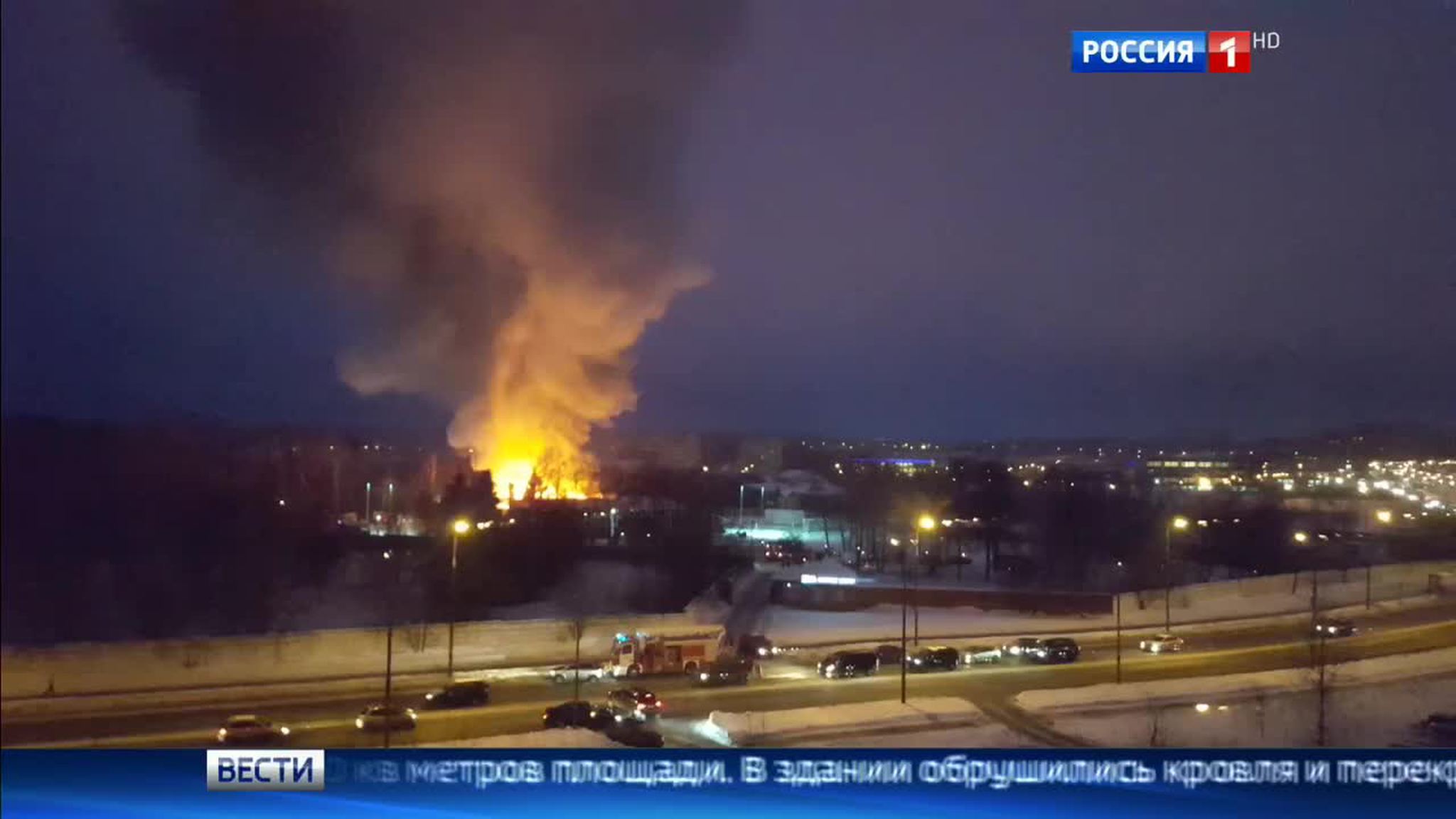 Пожар в фитнес-центре в Куркине: в здании обрушилась кровля
