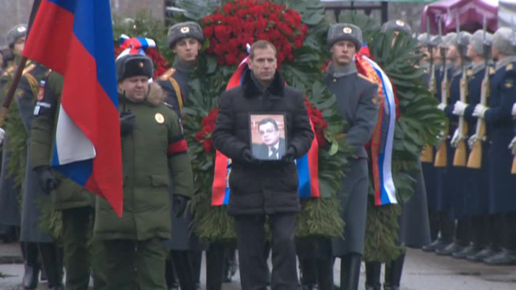 Андрей Карлов похоронен с воинскими почестями