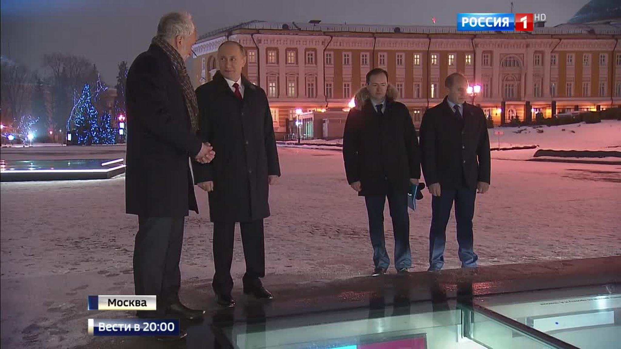 Вместо высылки - поздравление. Белый дом в тупике