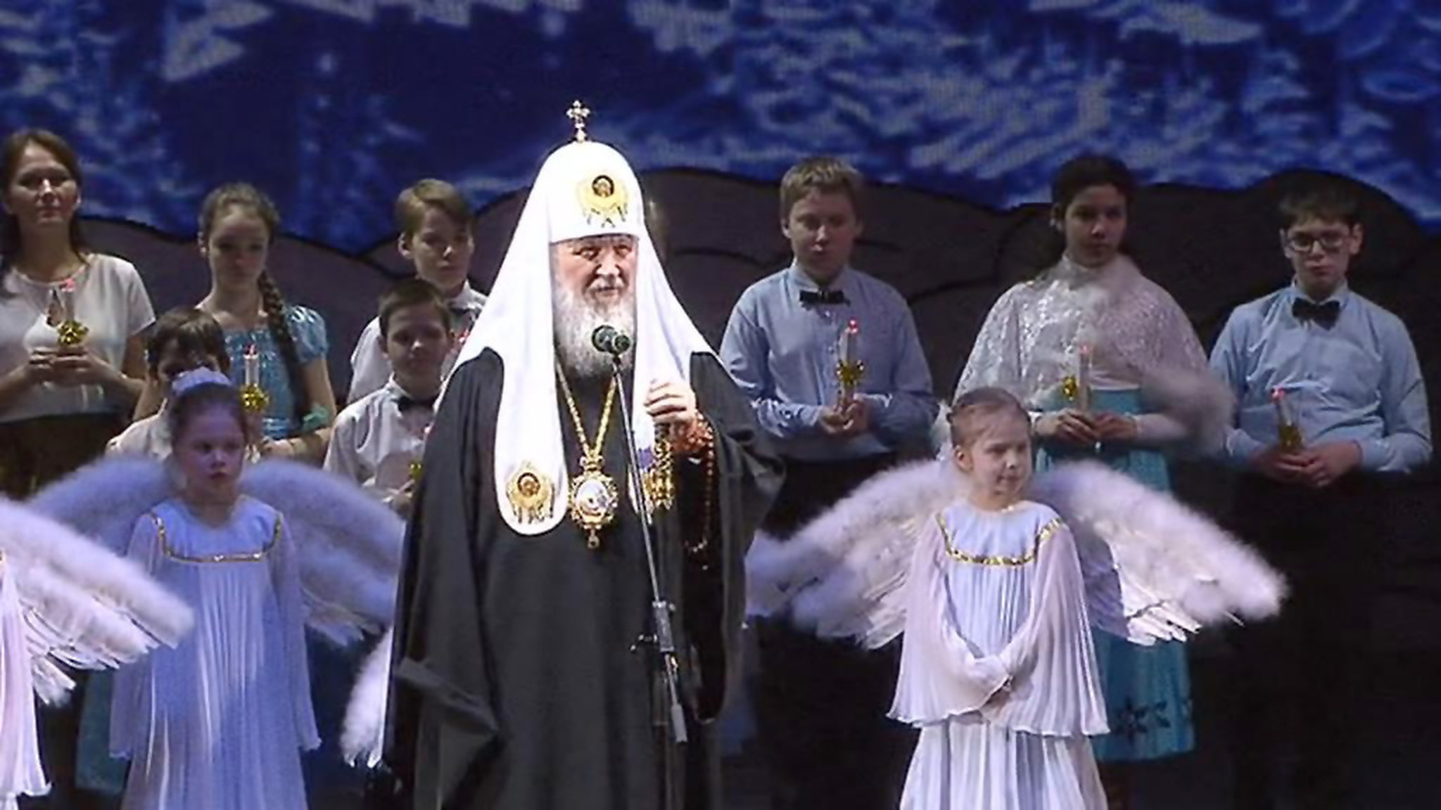 "Вы над всеми нами": Патриарх Кирилл провел телемост с МКС