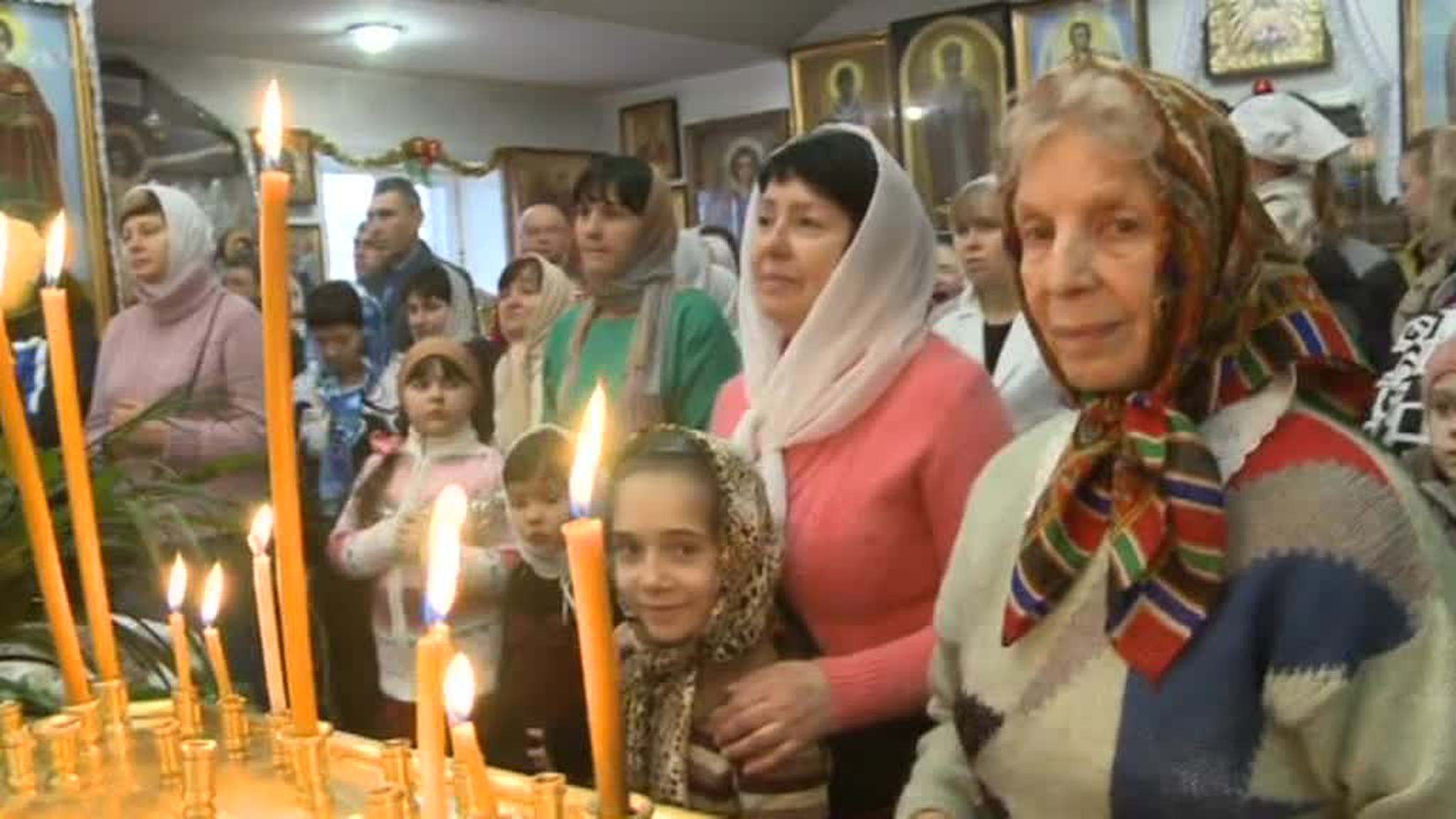 Донбасс: рождественские литургии идут даже в разрушенных храмах
