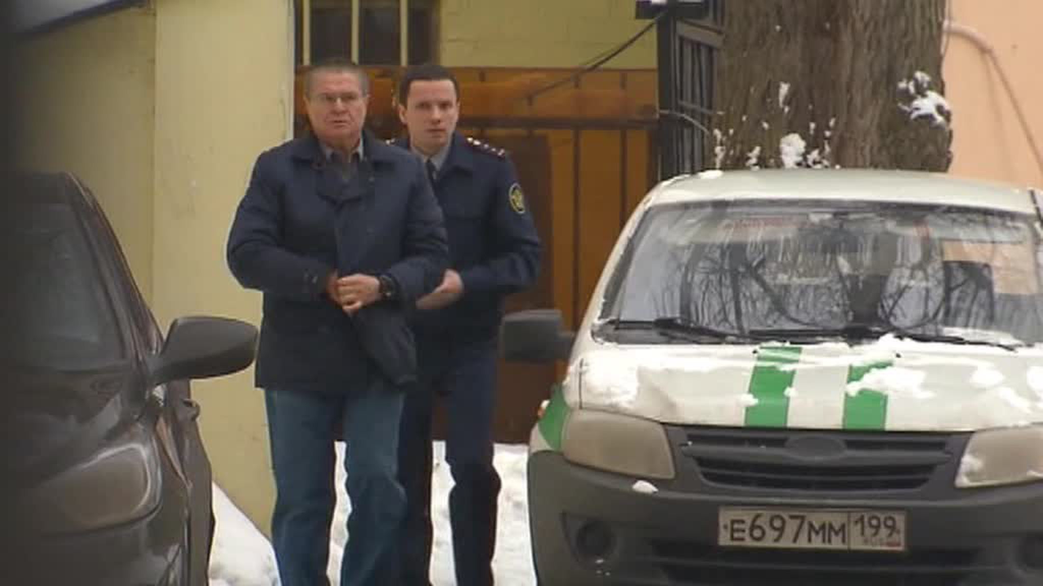 Улюкаев доставлен в Басманный суд Москвы
