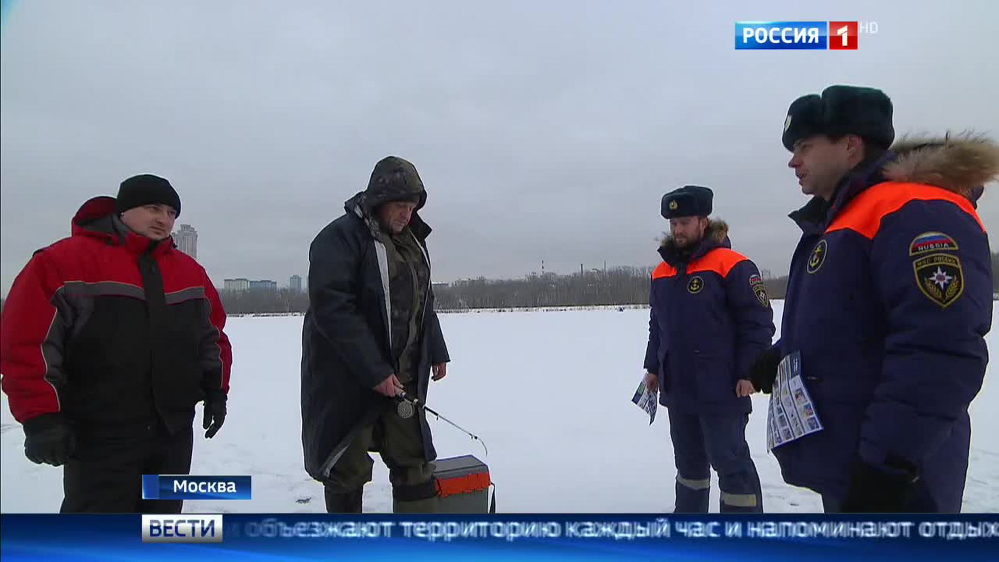 Подледный клев: на помощь рыбакам приходят спасатели