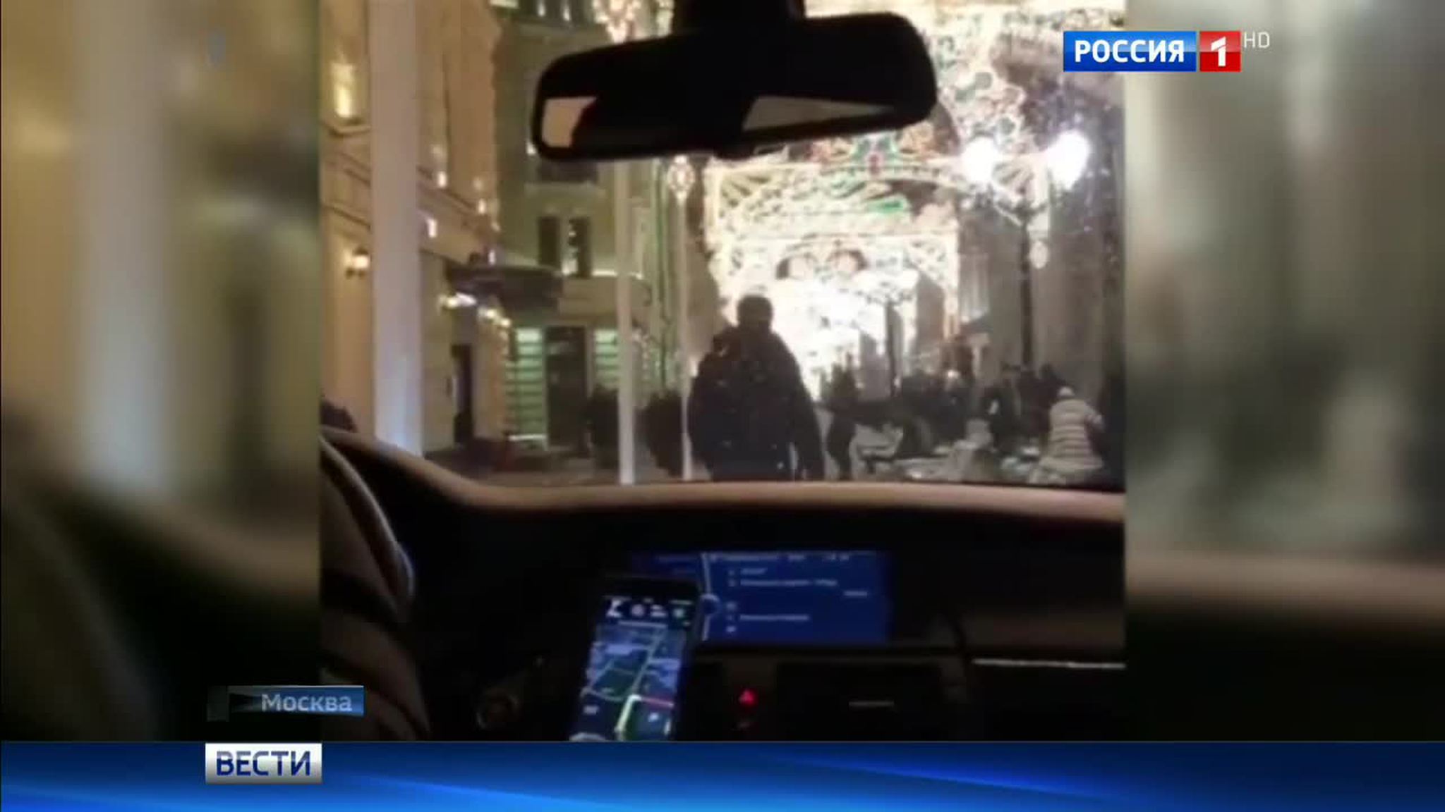 Автохамы прокатились по пешеходной зоне рядом с Кремлем