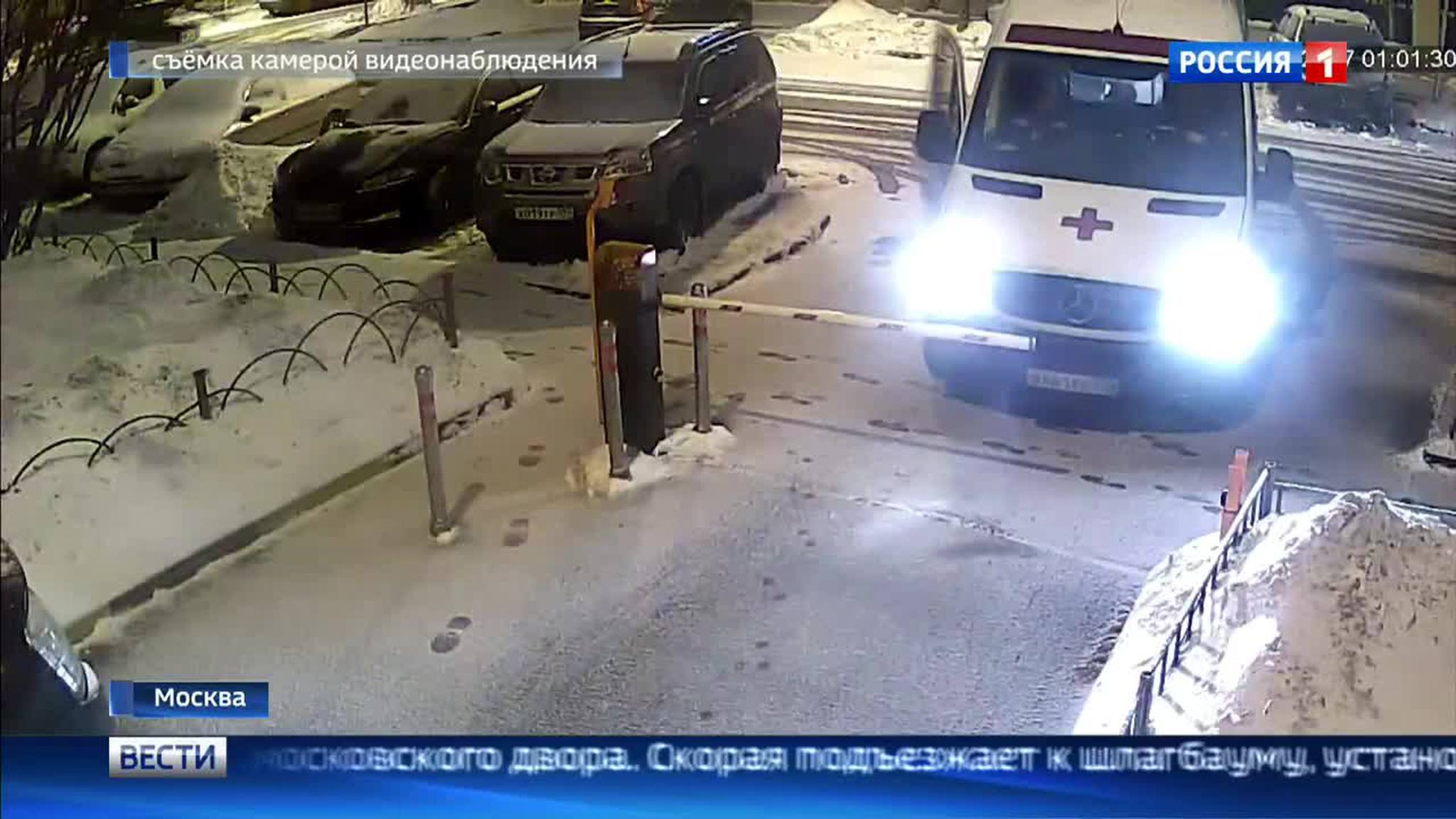 Чтобы попасть к больному, врачам скорой пришлось сломать шлагбаум