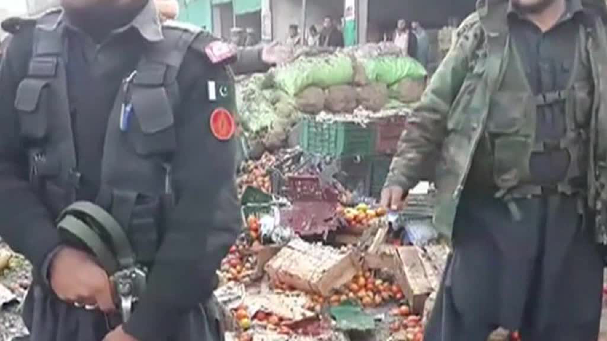 На пакистанском рынке взорвался ящик с овощами: 21 погибший