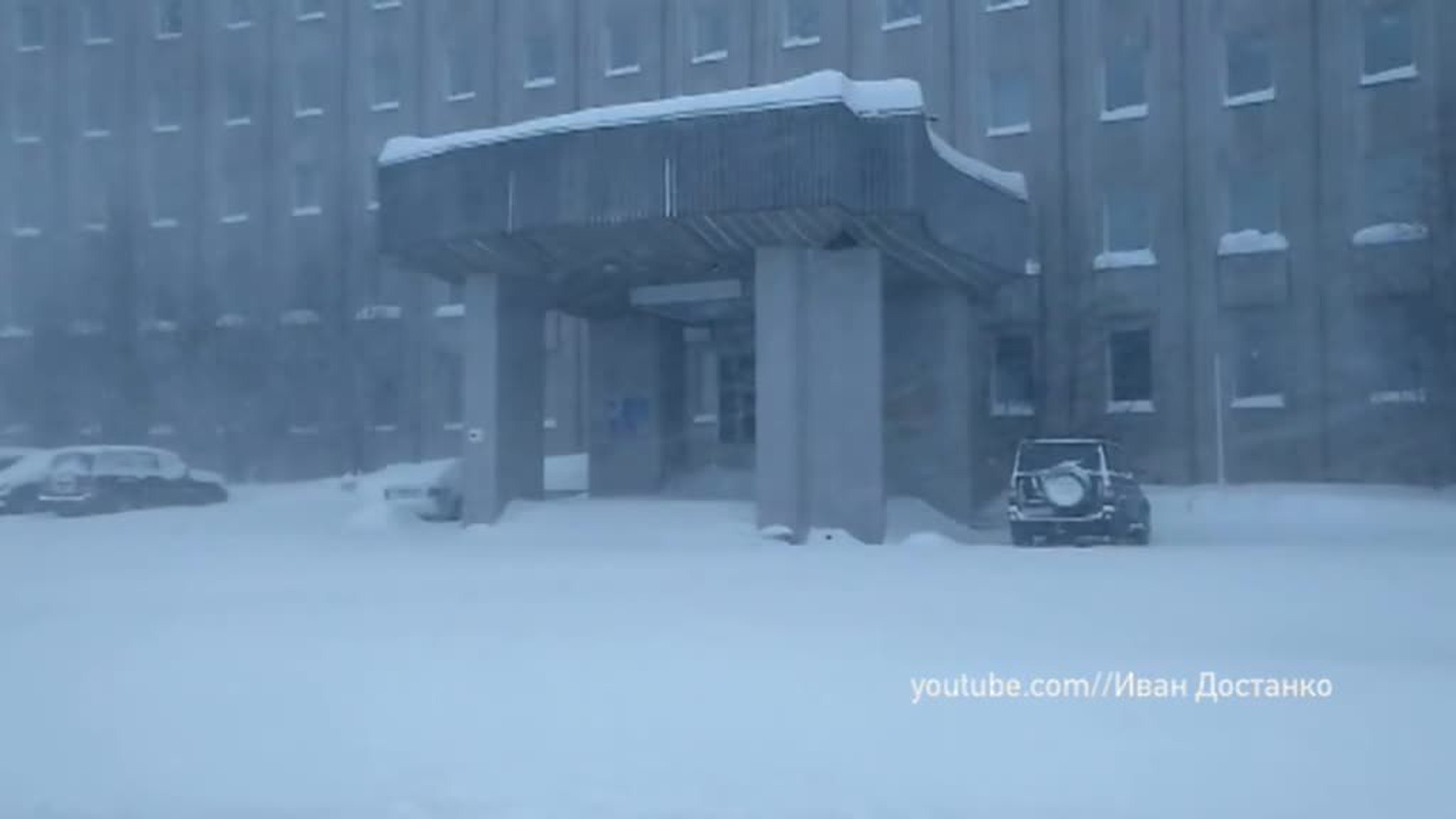 Мурманск оказался в эпицентре циклона