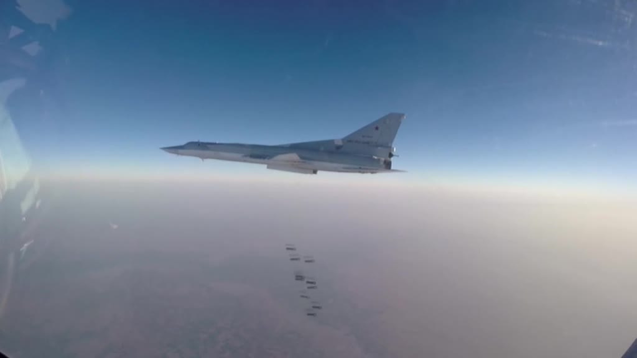 Шесть Ту-22 в Сирии разбомбили бронетехнику, склады и боевиков