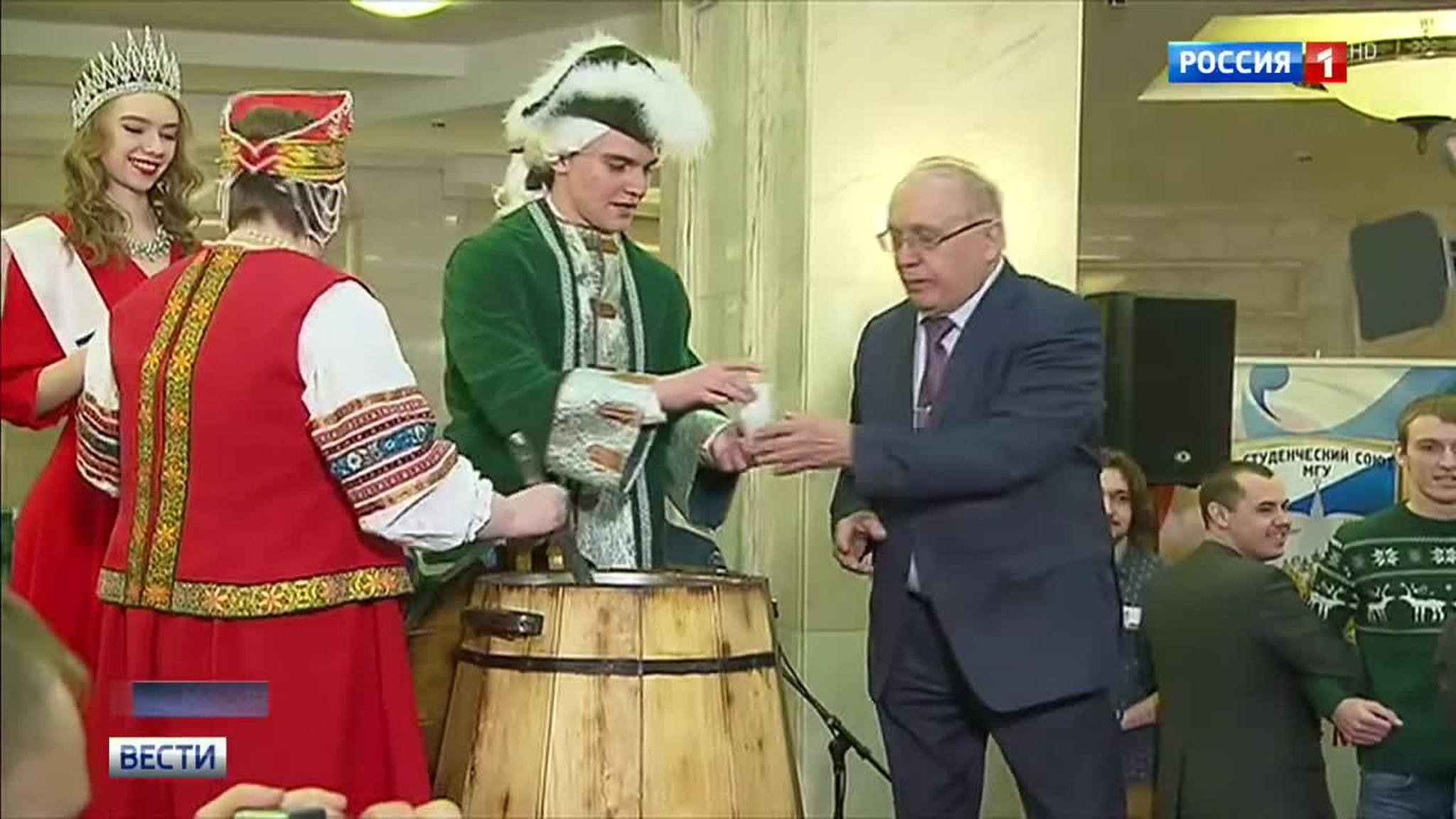 День рождения МГУ завершился праздничной медовухой