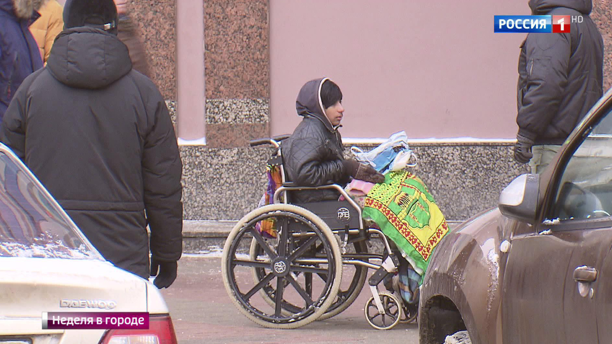 Коляска как орудие труда: нищая мафия оккупировала Москву