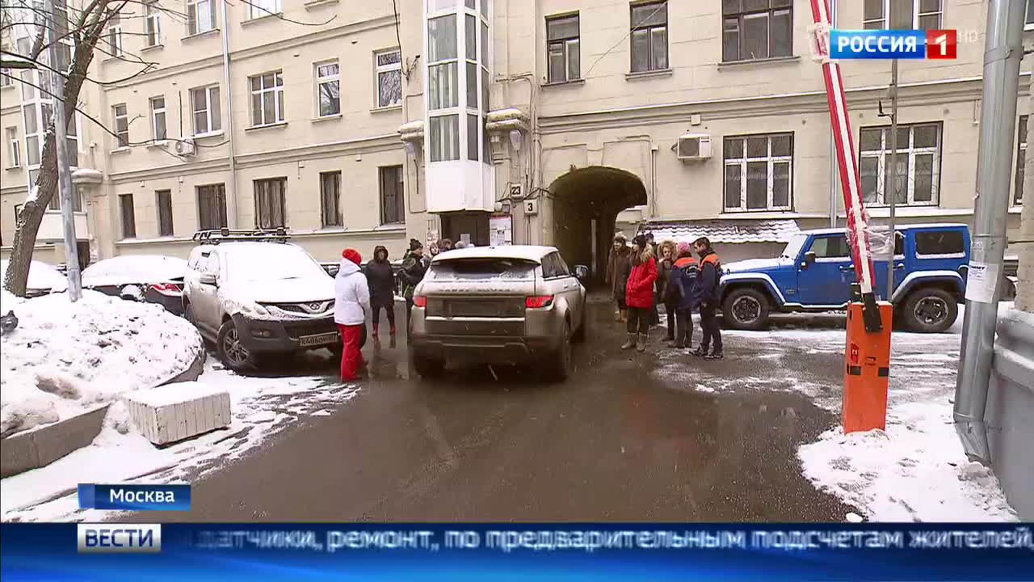 Не поделили двор: жители воюют за парковочные места со стоматологами