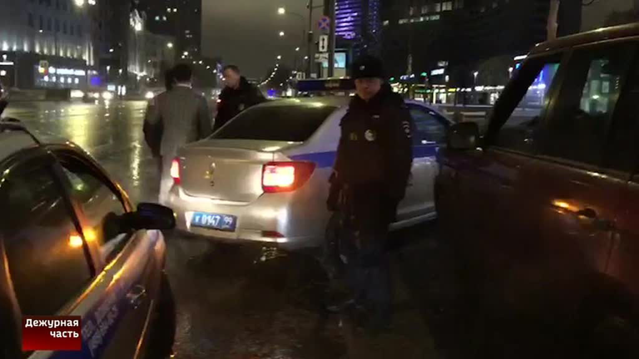 Машину Лады Дэнс обыскали на наркотики в Москве