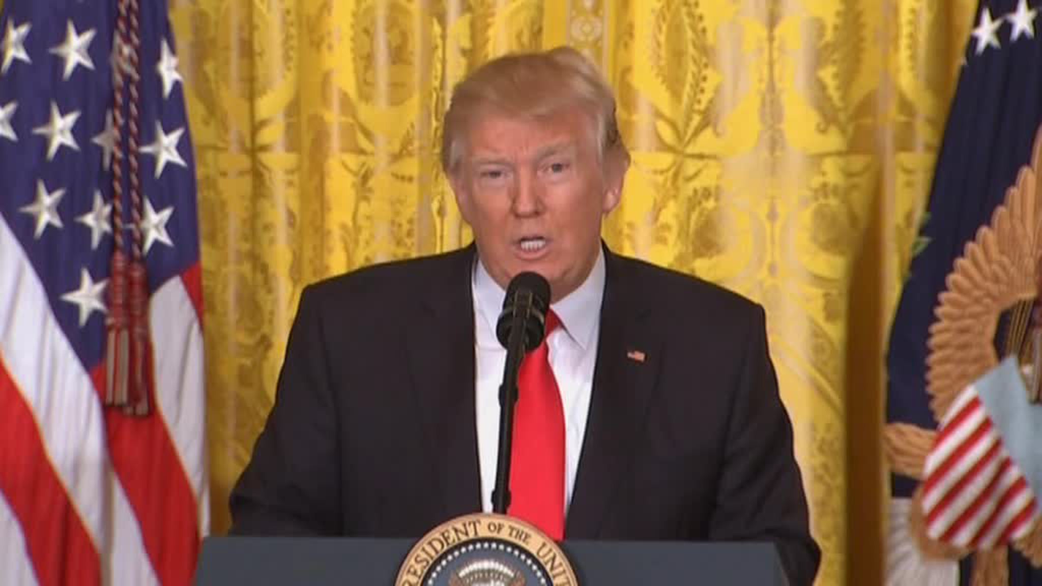  Трамп прокомментировал отставку Майкла Флинна