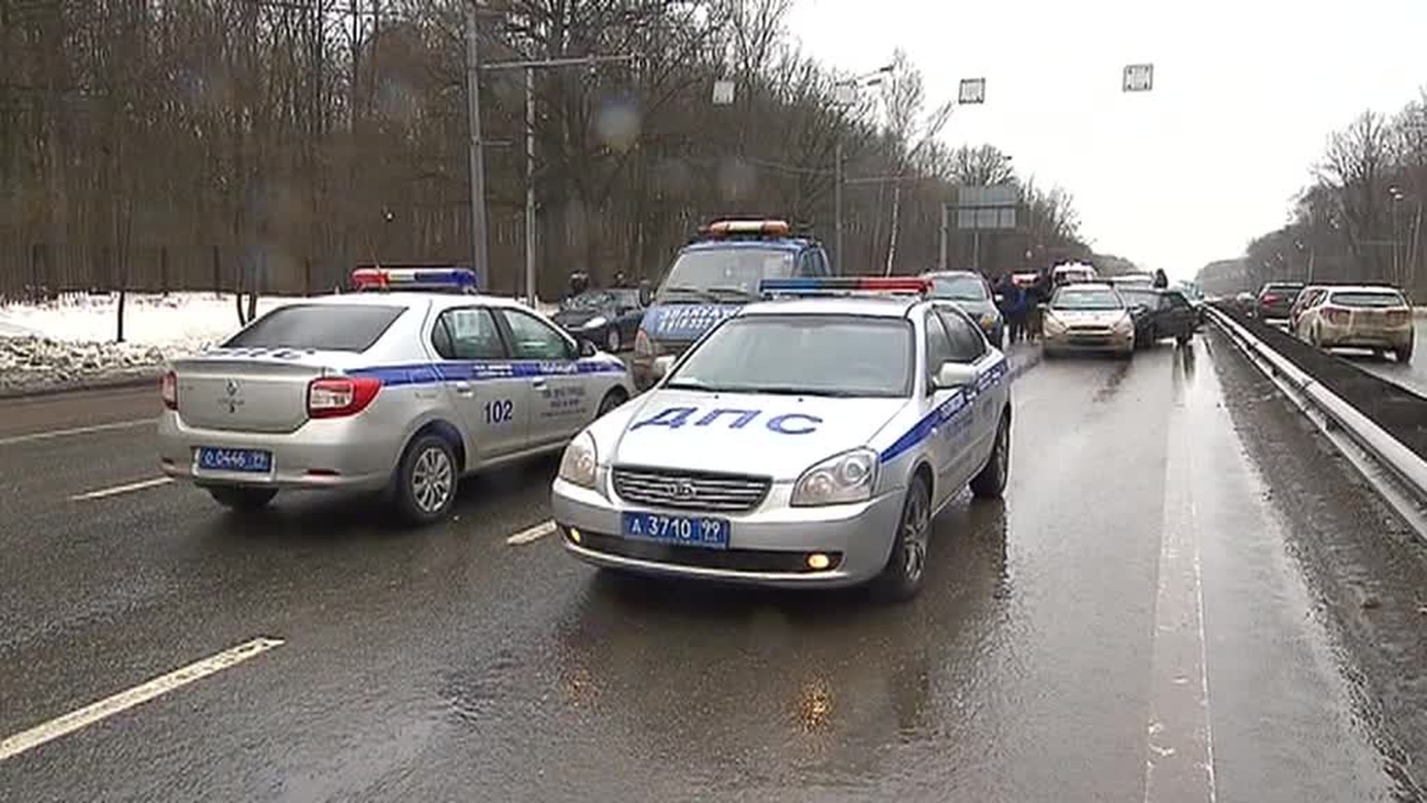 ДТП в Москве: на пересечении Энтузиастов и Свободного столкнулись 8 машин