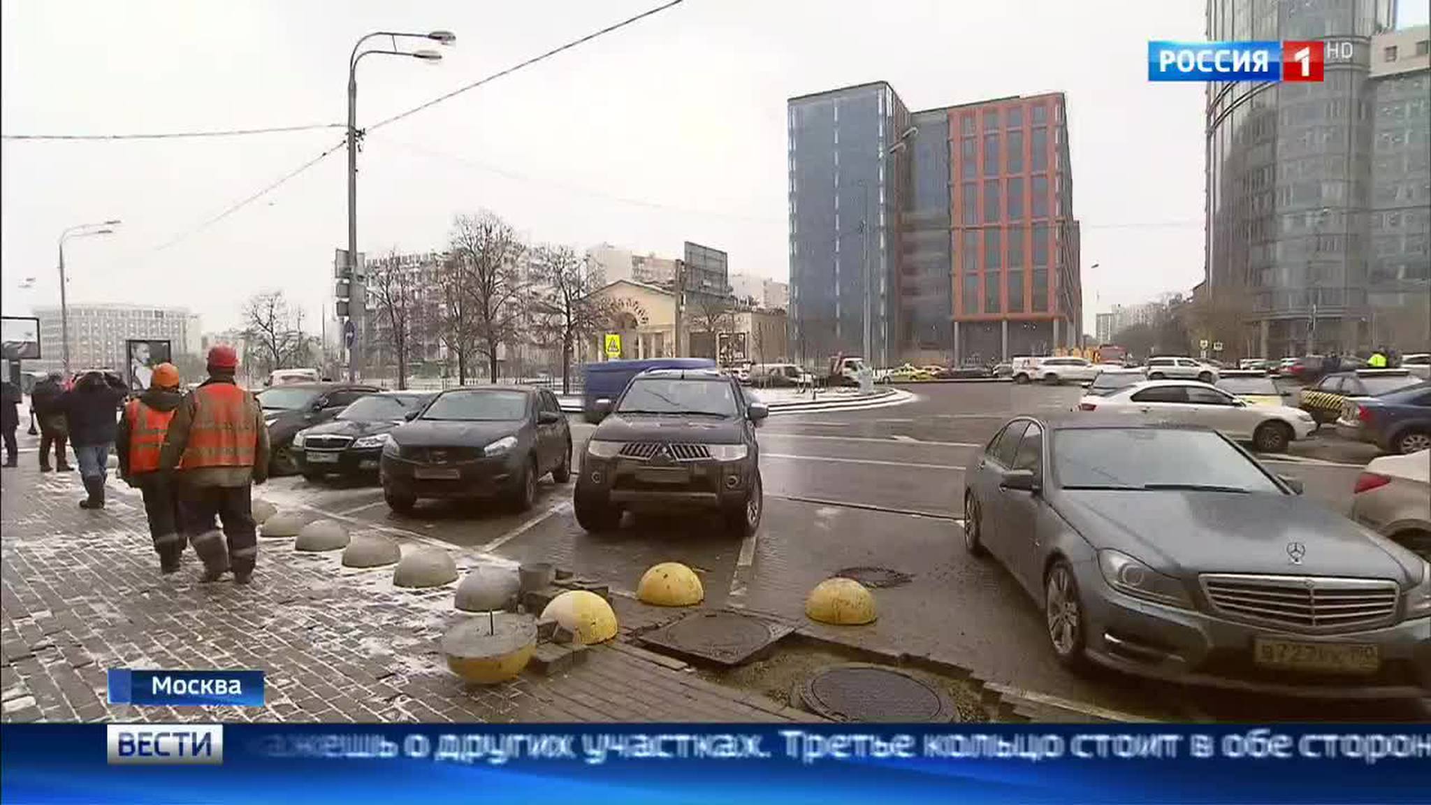 Коммунальная авария парализовала движение на части Садового кольца