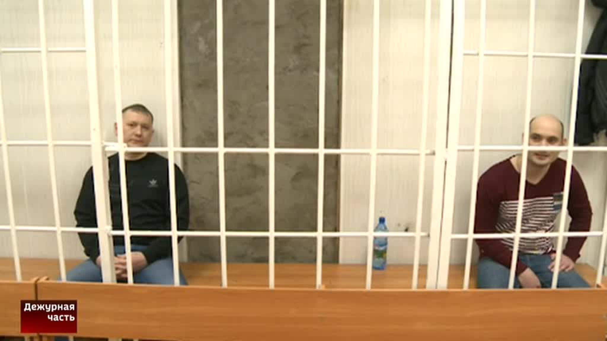Двое таможенников оказались за решеткой из-за взяток