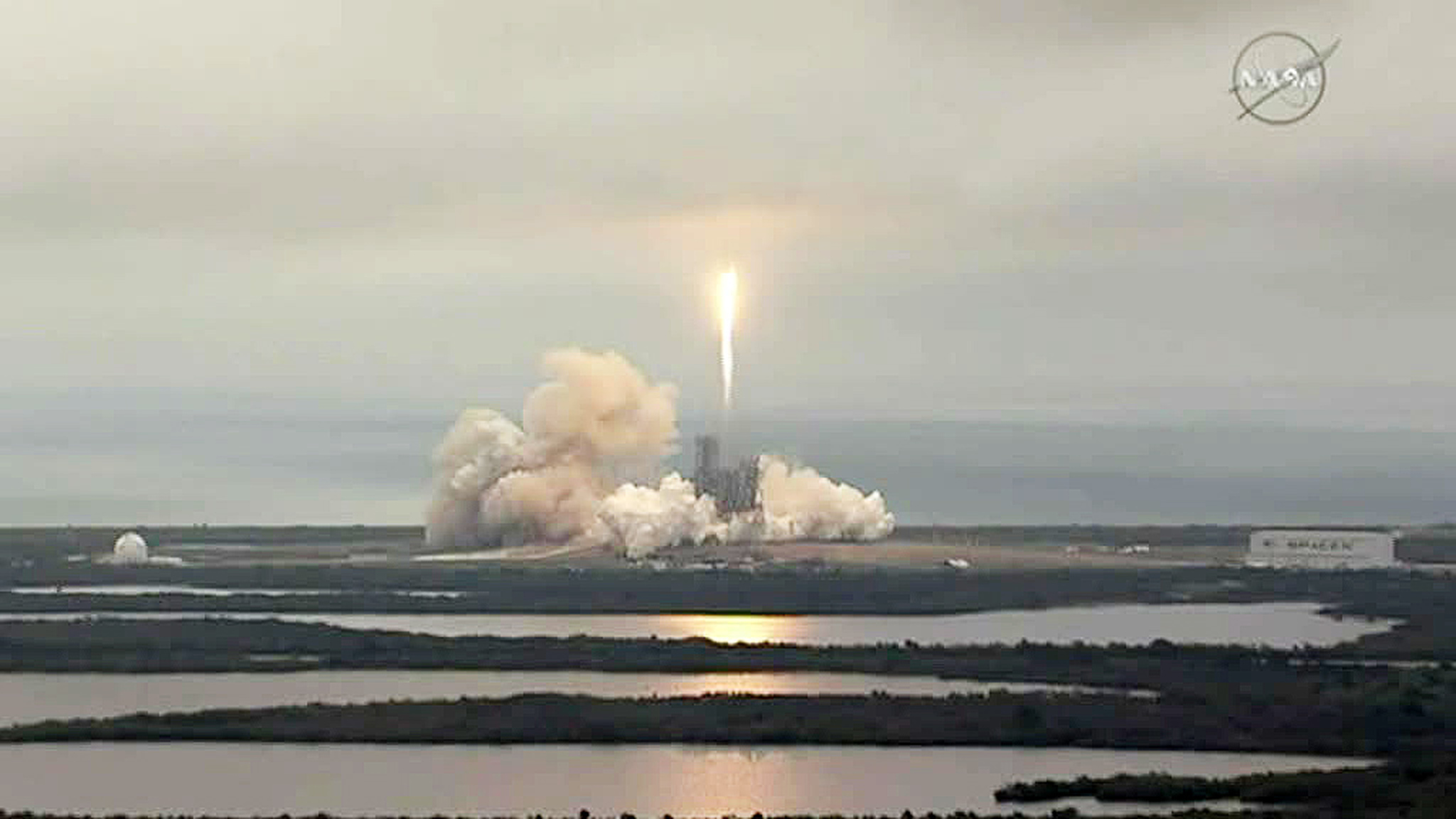 Очередная идея Маска: SpaceX начал сбор денег с потенциальных лунных туристов