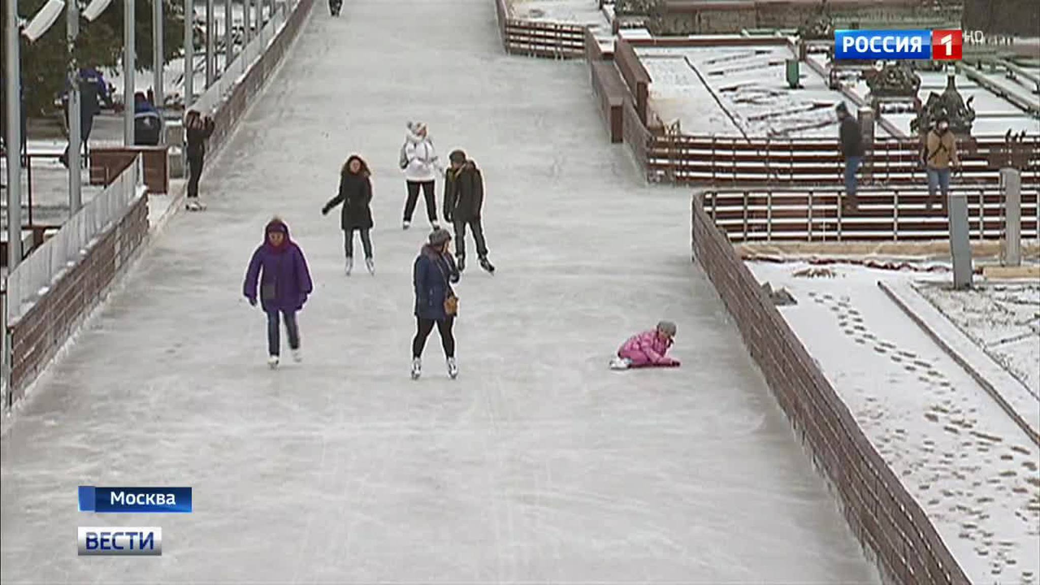 Каток на ВДНХ закрывает сезон