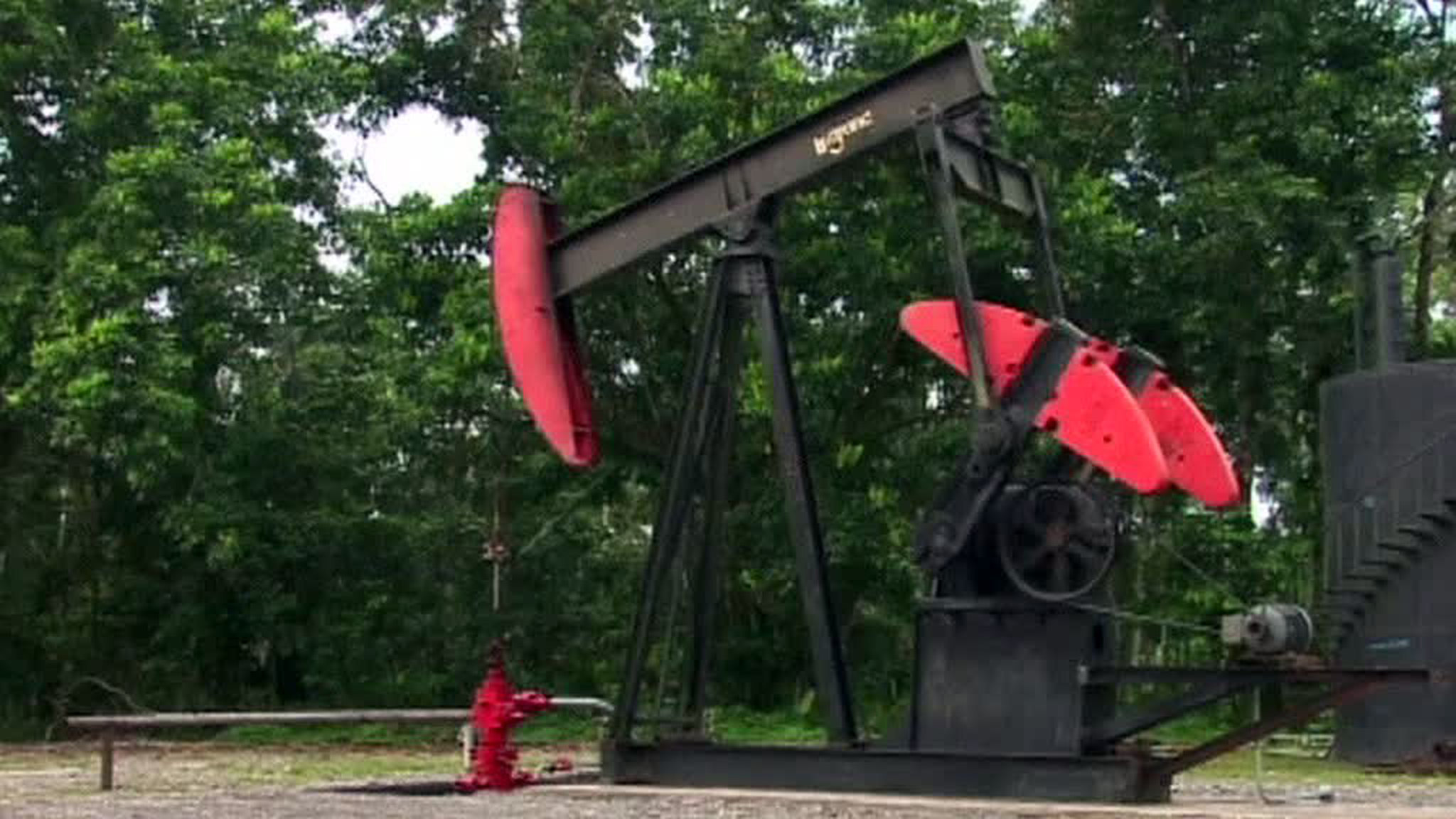 В Бразилии преступники похитили миллионы литров нефтепродуктов