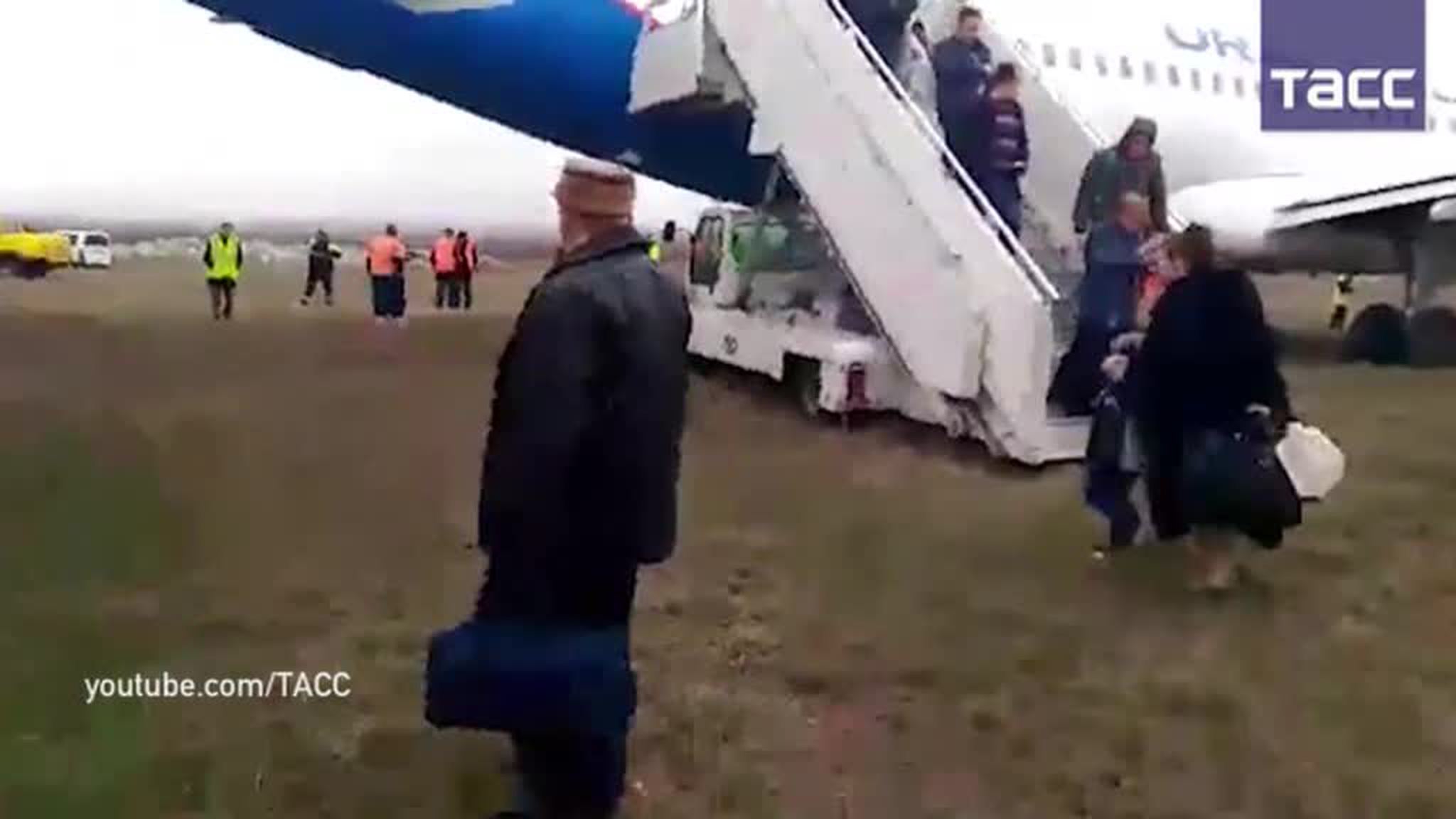 Airbus выкатился за взлетку в Симферополе