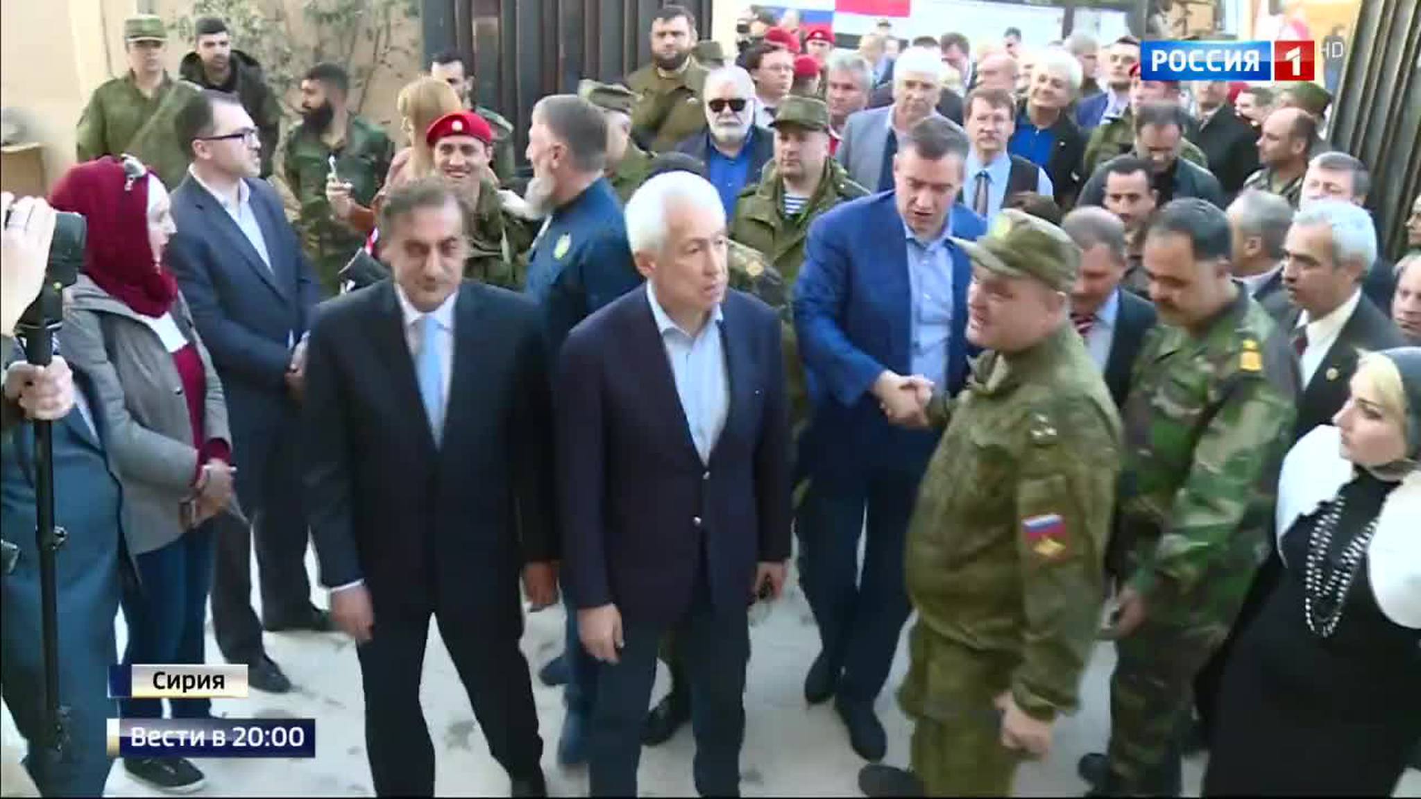 Путин: лечить россиян должны без очередей и хамства