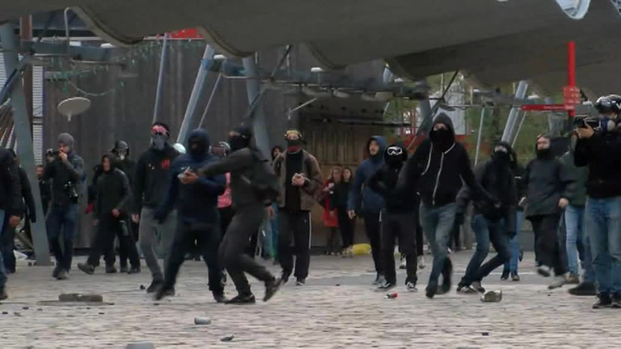 5 дней до выборов во Франции: кандидаты мобилизуются, протесты продолжаются