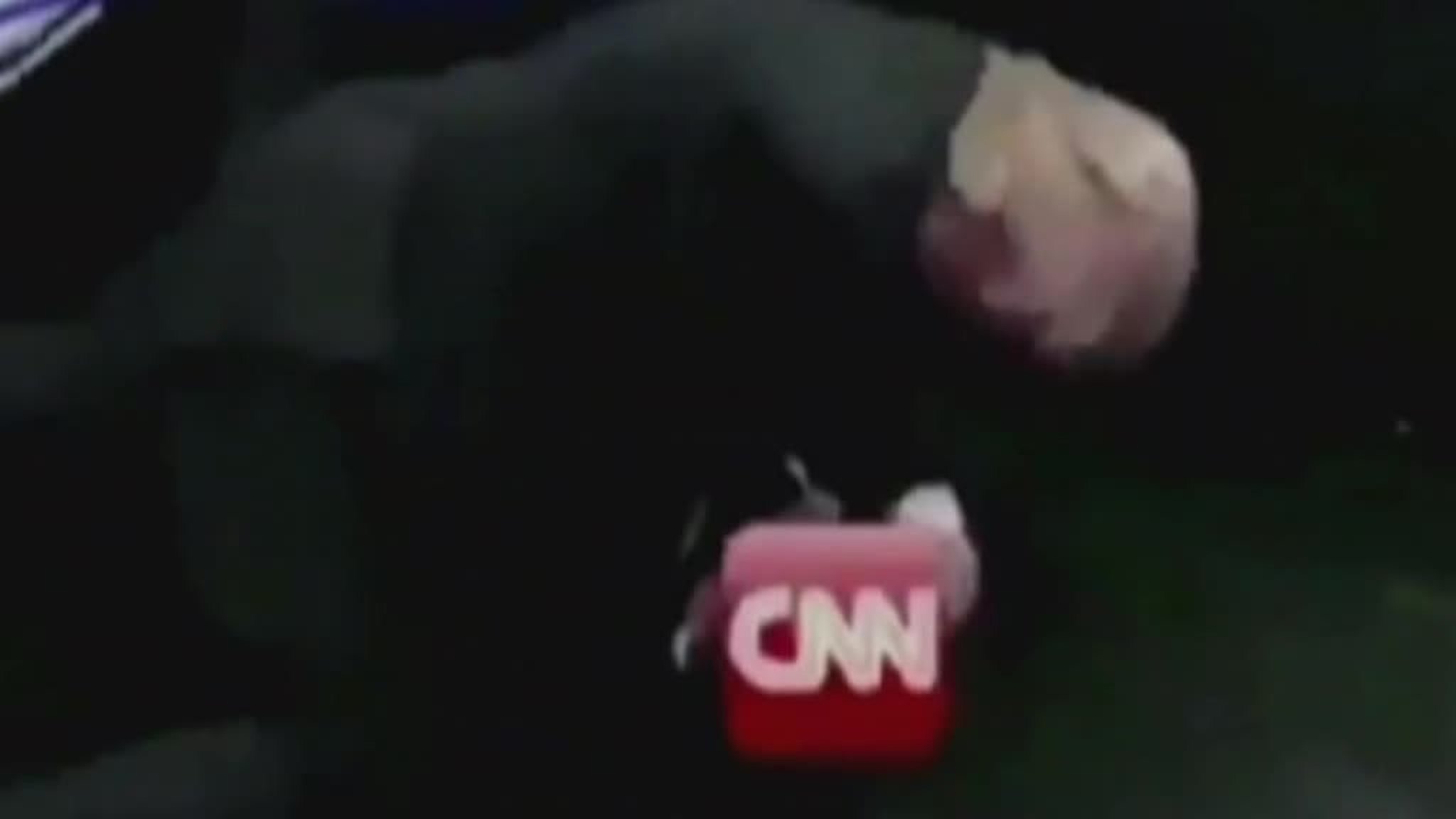 Трамп выложил видео с "избиением" CNN
