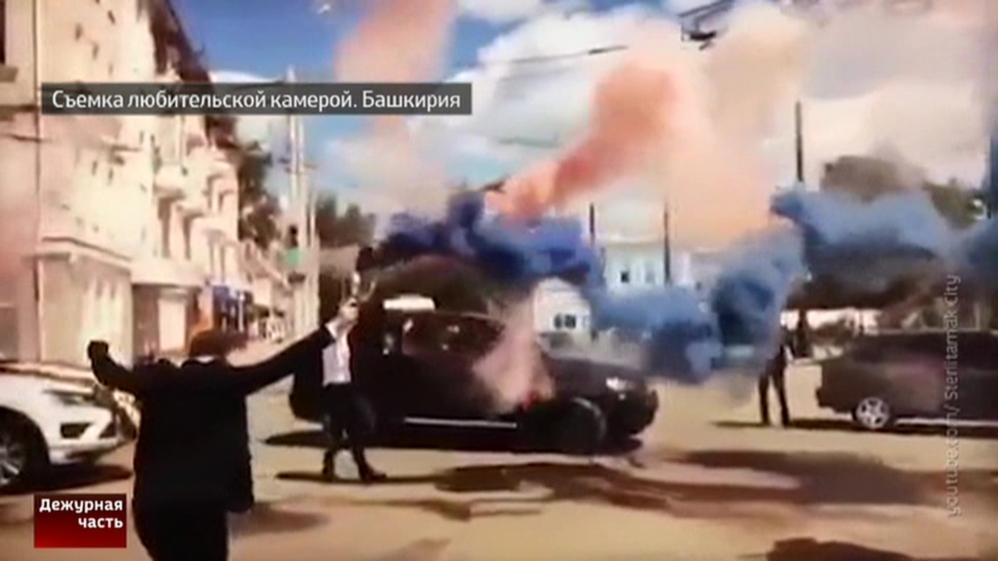 ДПС оштрафовал участников свадебного кортежа за "дымовуху" на дороге