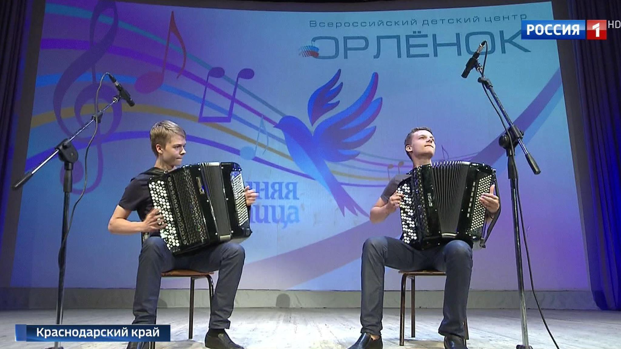 И отдых, и концерт: участники "Синей птицы" приехали в "Орленок"