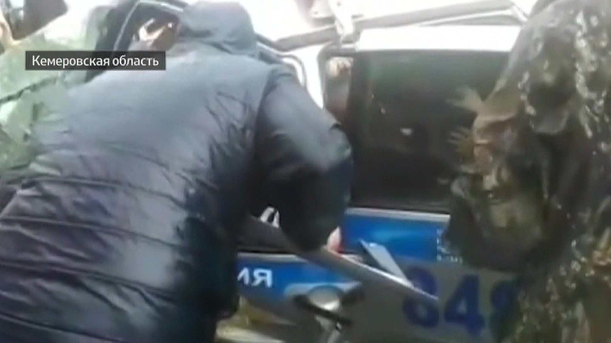 В Кемеровской области лихач въехал в полицейских