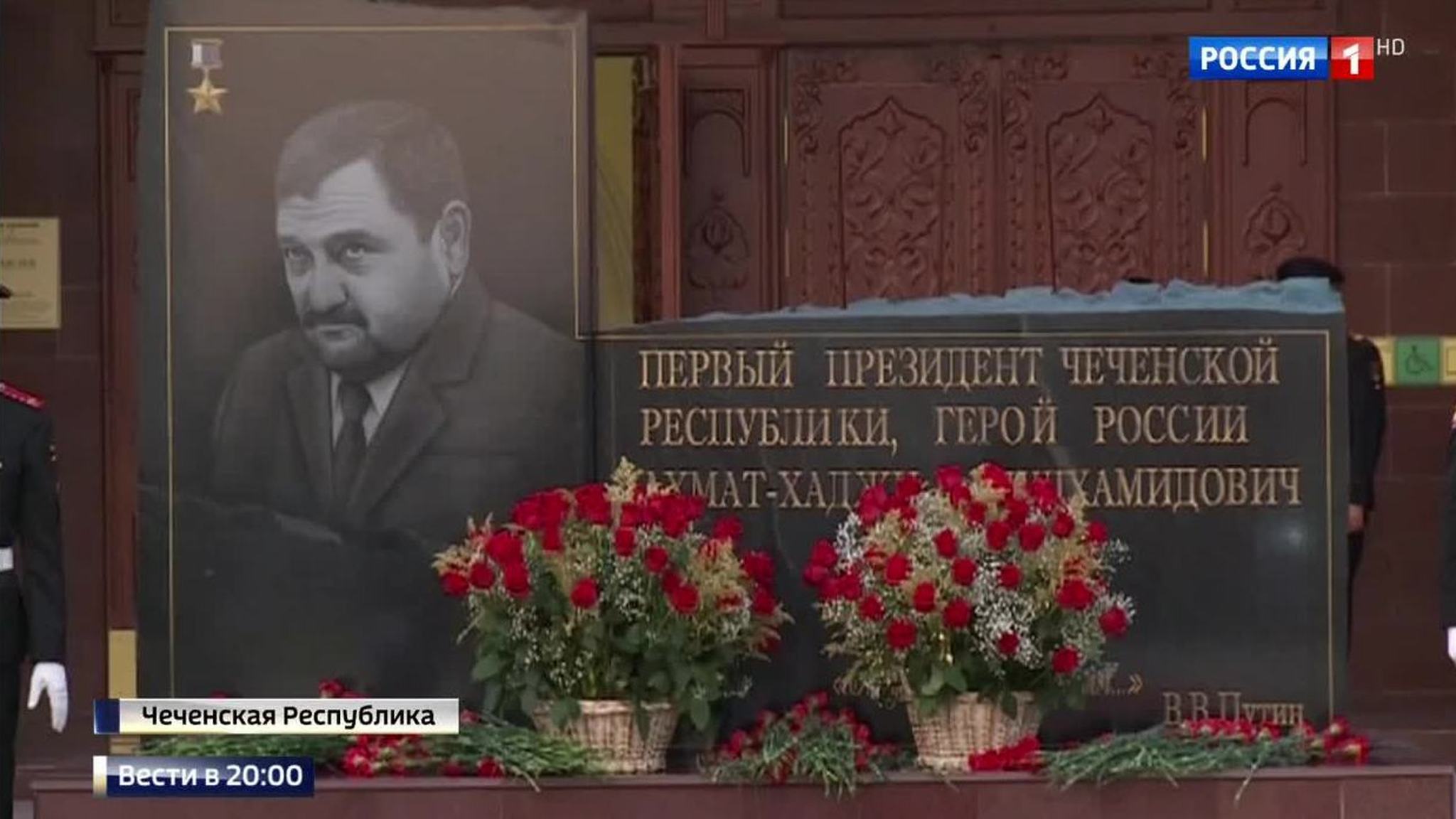 С ювелирной точностью: началась установка арки Крымского моста