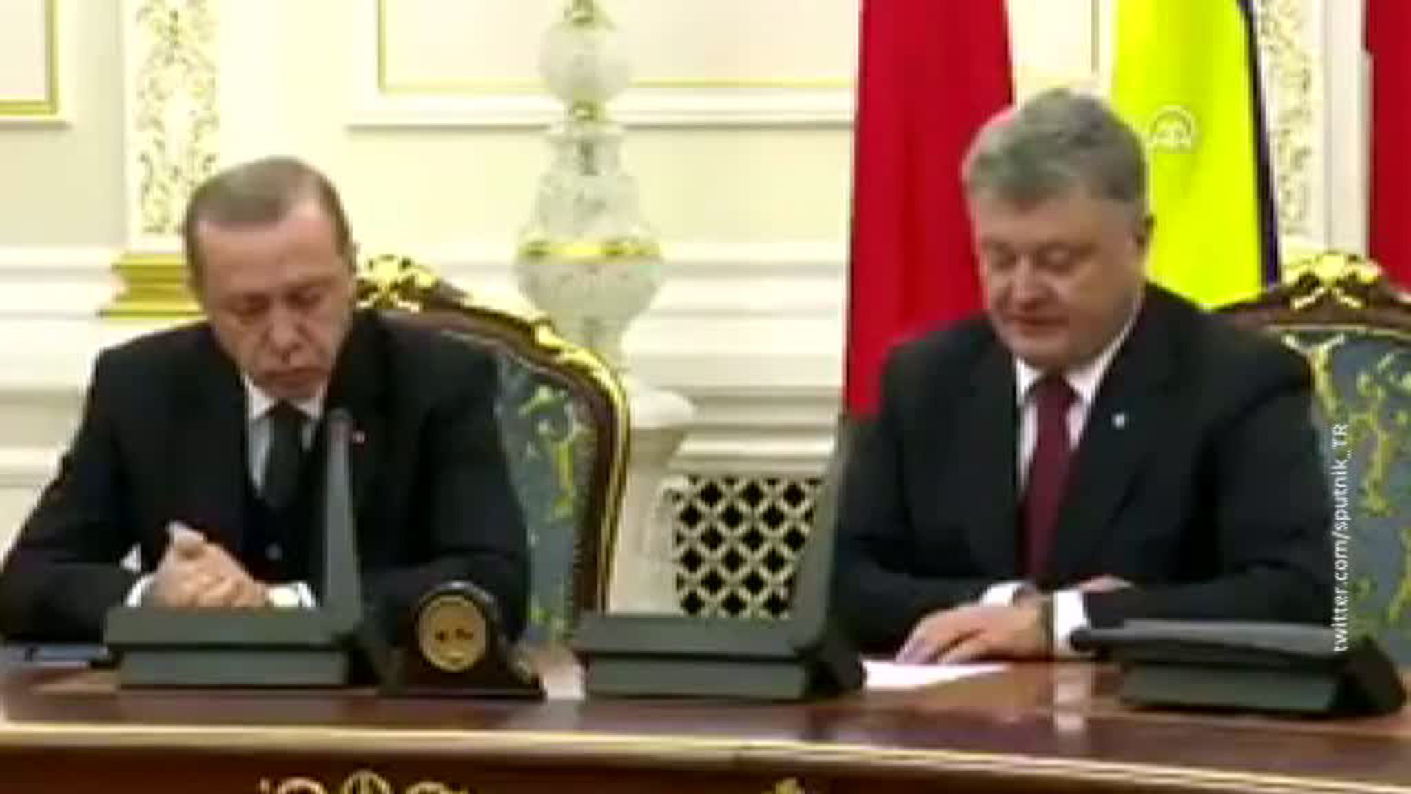 Poroshenko Puts Erdogan To Sleep At Press Conference in Kiev