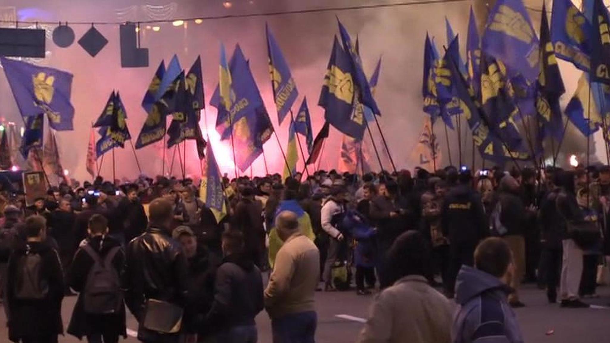 На Украине неонацисты устроили факельное шествие
