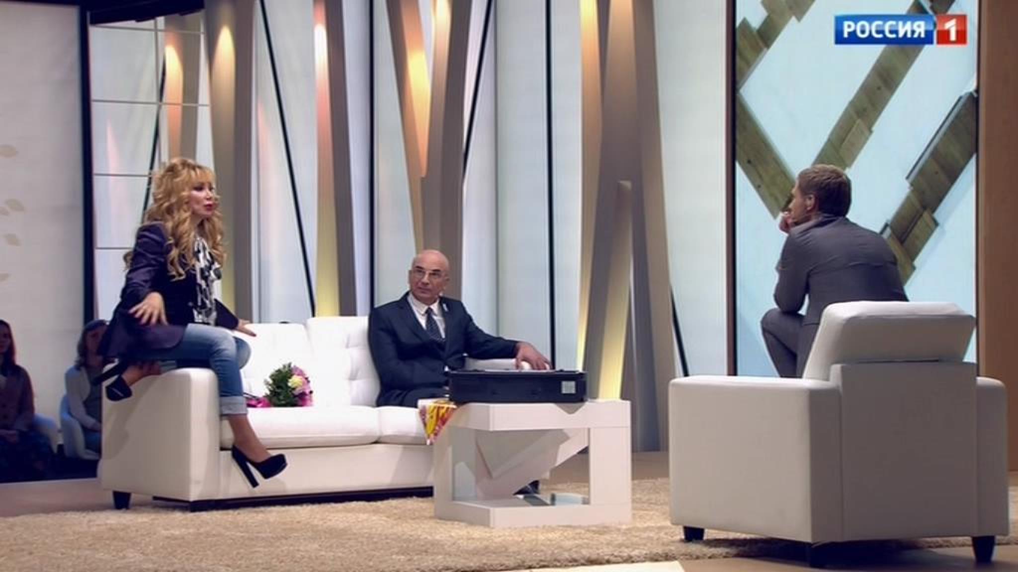 Почему супруг запрещает Маше Распутиной выступать?
