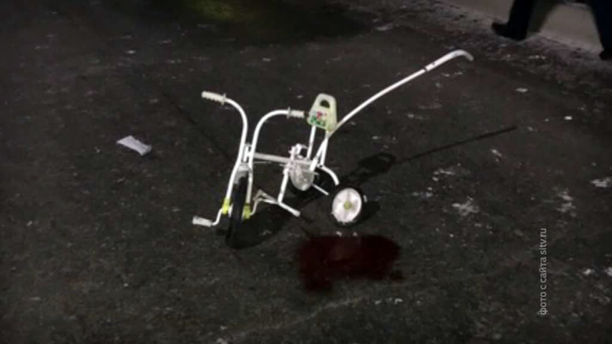 В ХМАО водитель легковушки сбил двух женщин с детьми и попытался скрыться