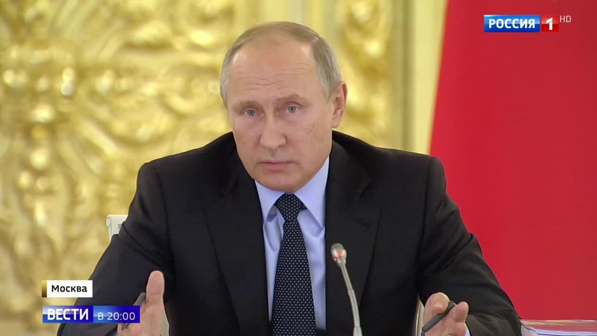 Путин предложил НКО не заниматься политикой или отказаться от чужих денег