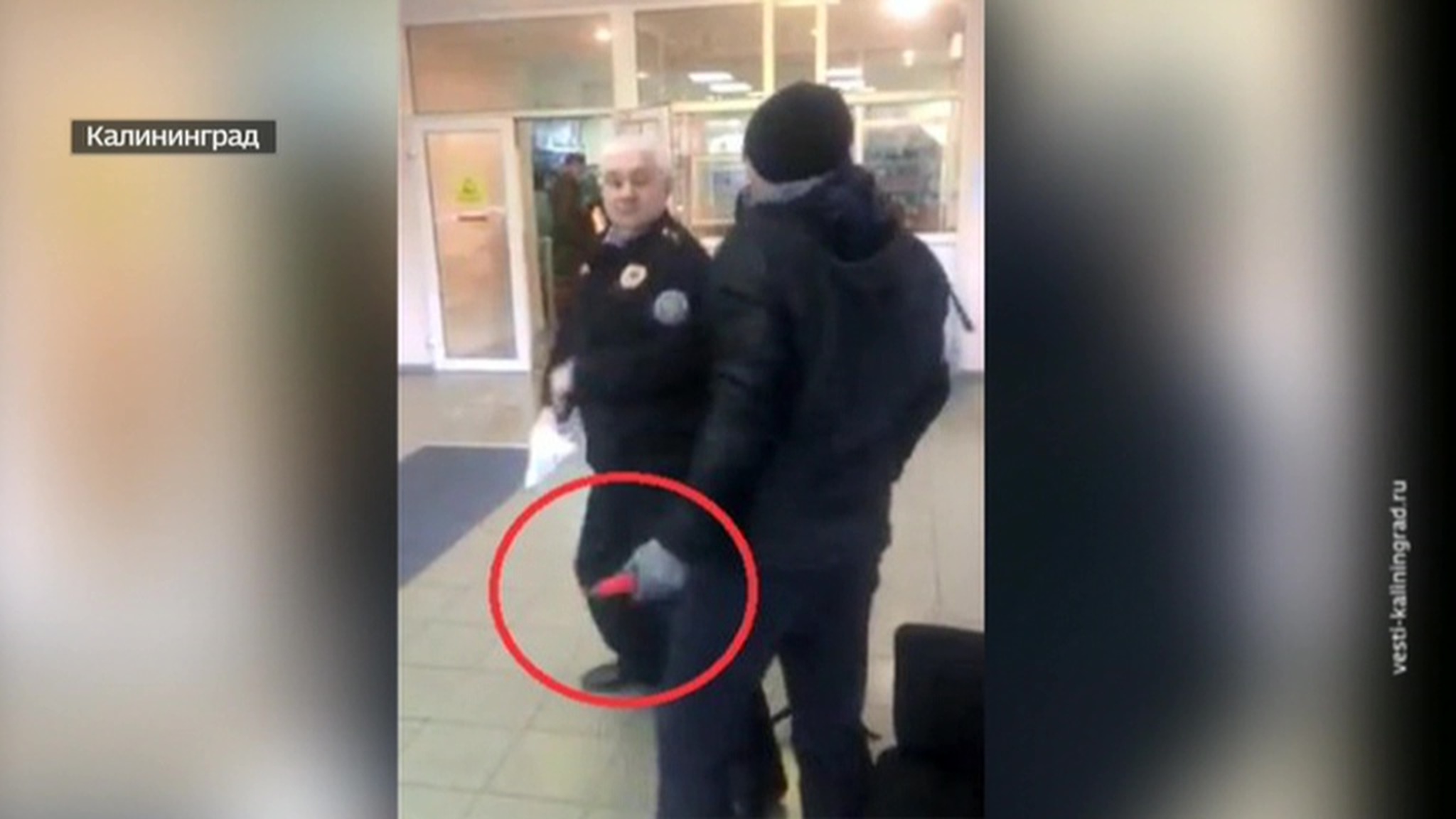 Агрессивный мужчина, угрожая ножом, набросился на охранников ГТРК "Калининград"