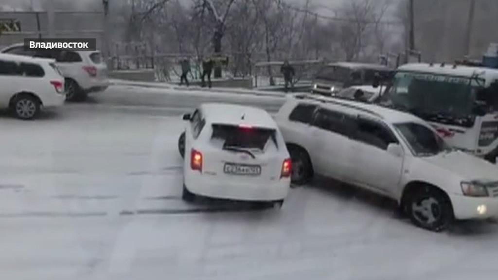 Владивосток превратился в большой каток