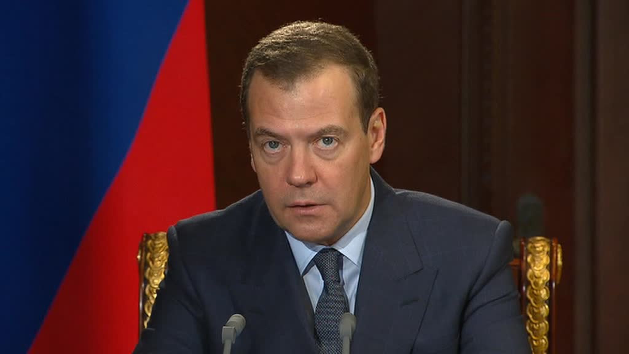 Медведев: доступ малых предприятий России к крупным заказам расширен