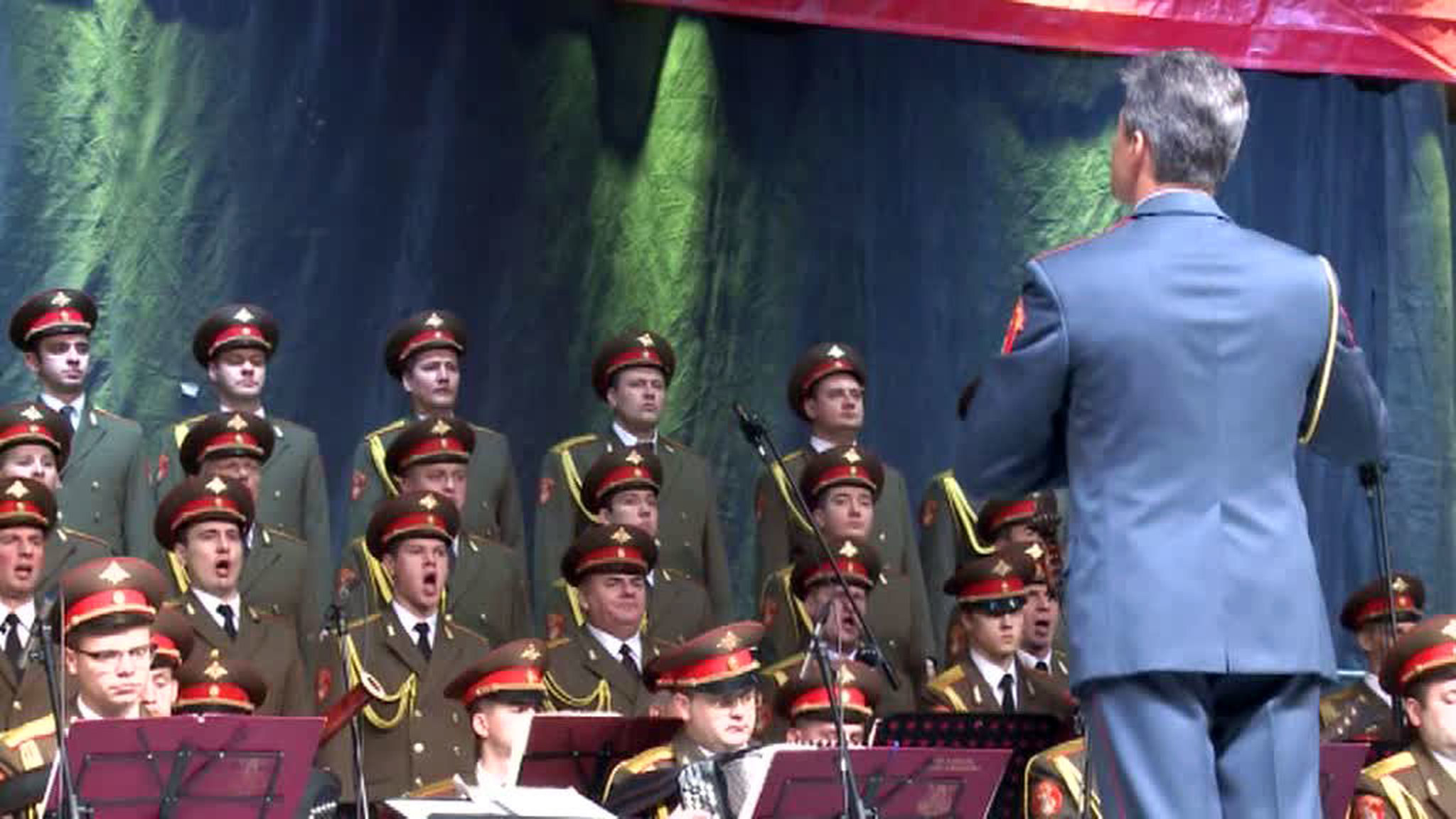 Ансамбль Александрова начал гастроли в Польше