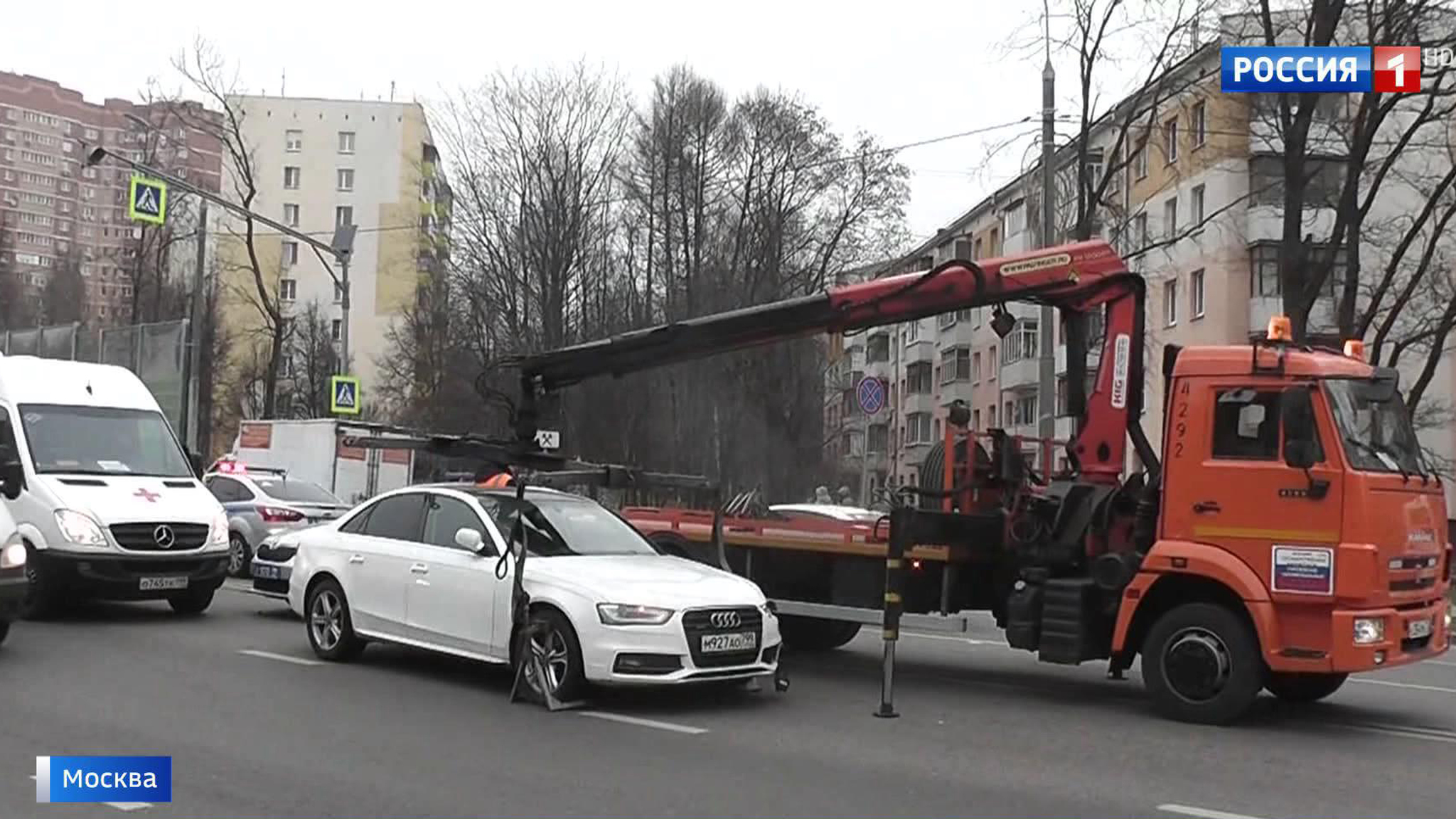 В Новой Москве автомобиль сбил мать с ребенком